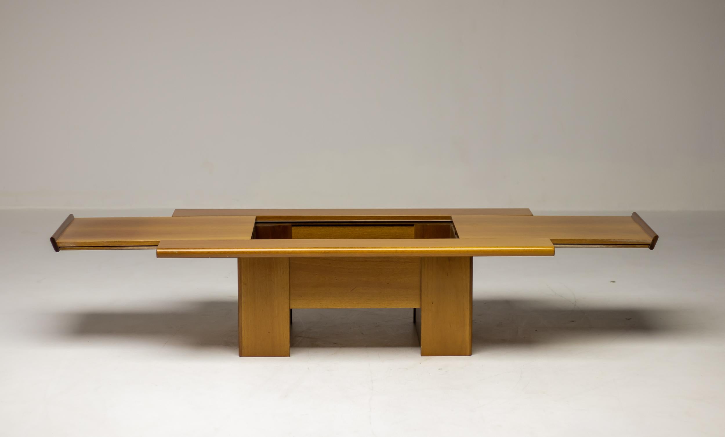 Mid-Century Modern Table basse / bar Monumental en cerisier en vente