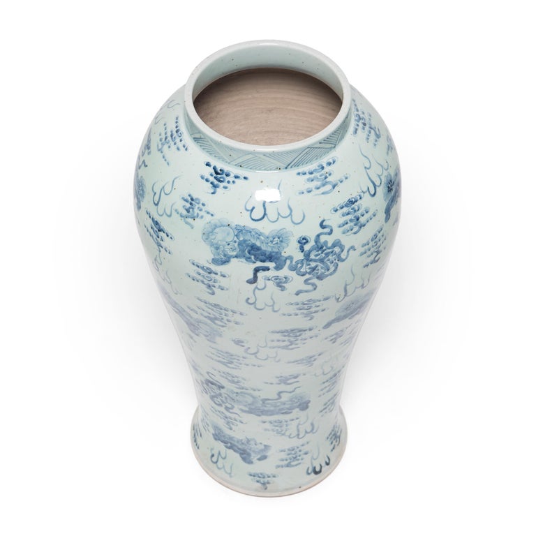 Monumental Chinese Blue and White Baluster Jar In Good Condition For Sale In Chicago, IL