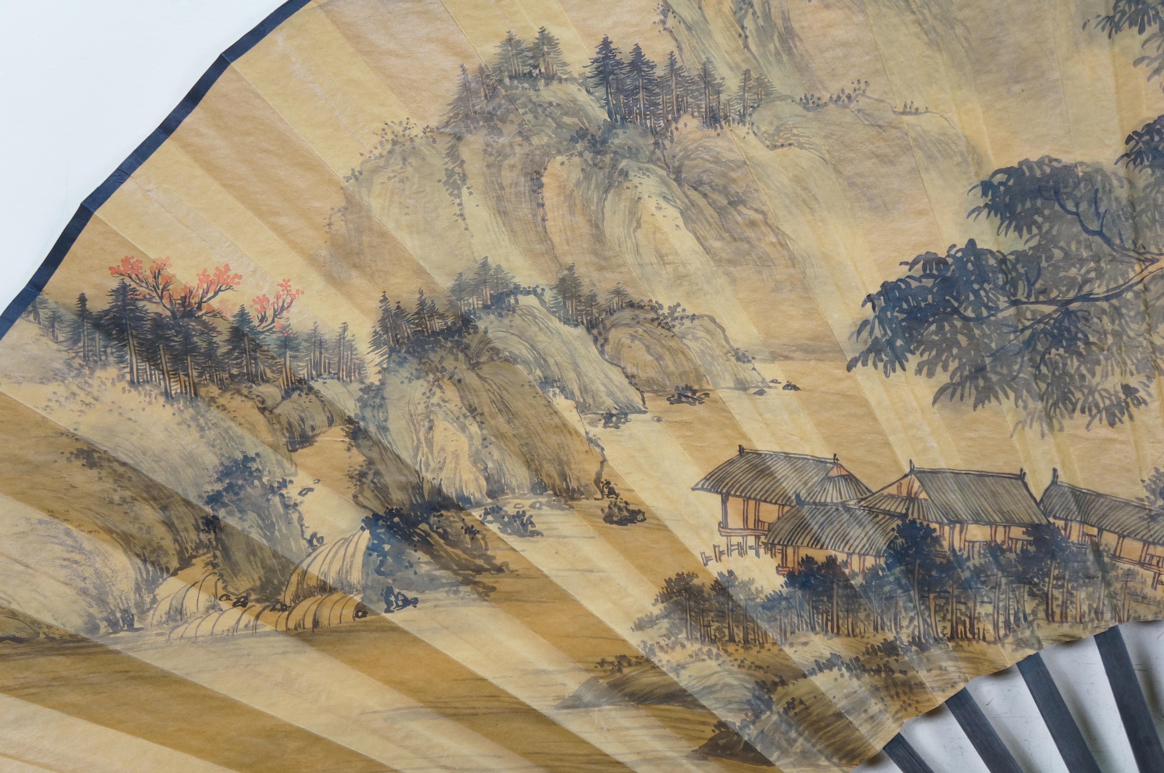 Abanico Monumental Plegable Caligrafía China Paisaje de Aldea Montañosa 74 Tela en venta