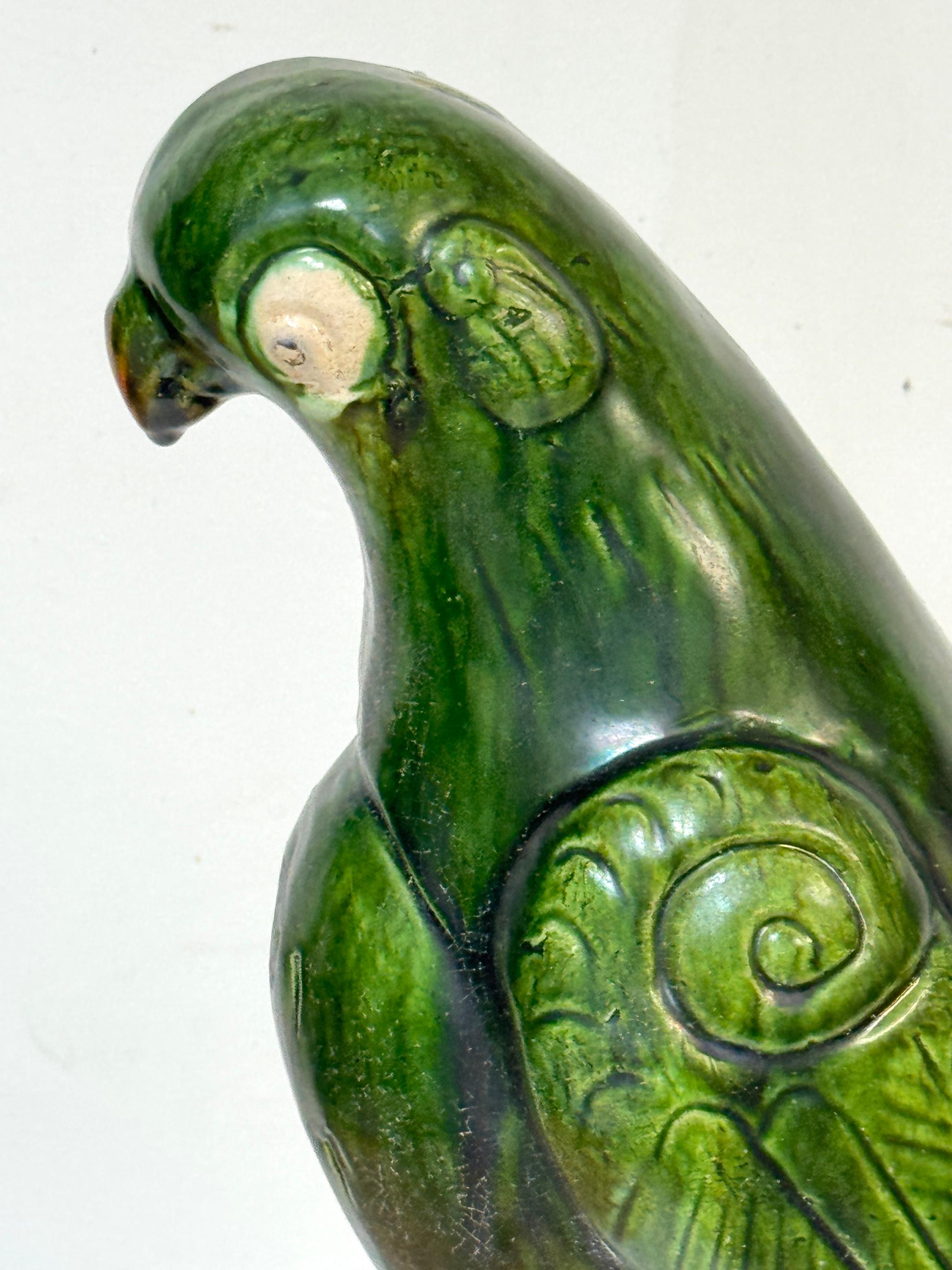 Monumental loro de porcelana china de exportación vidriada Sancai verde, finales del siglo XIX en venta 4