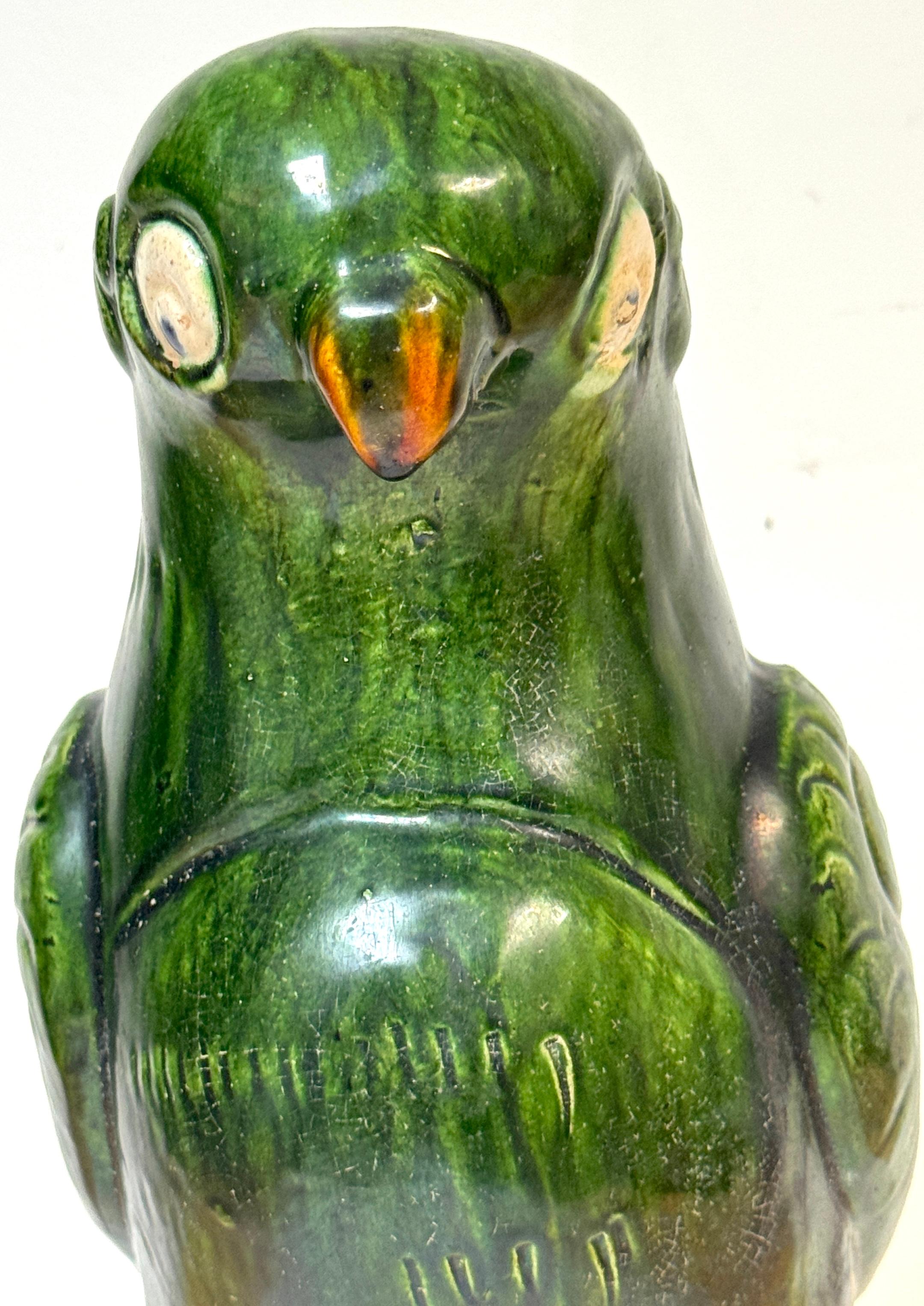 Monumental loro de porcelana china de exportación vidriada Sancai verde, finales del siglo XIX en venta 5