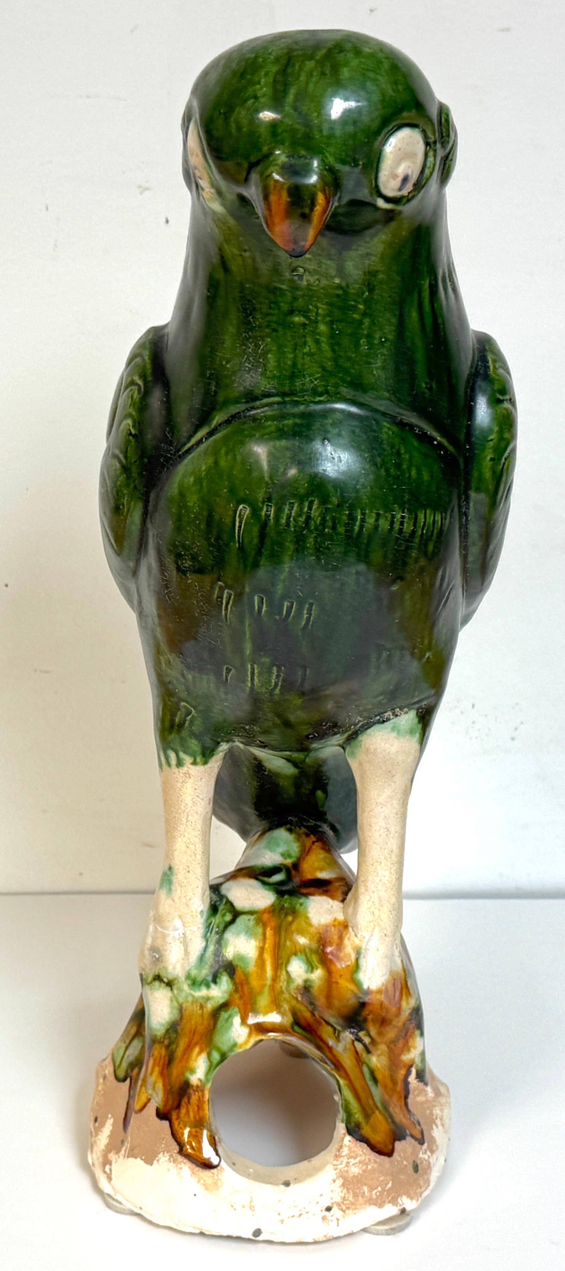 Monumental loro de porcelana china de exportación vidriada Sancai verde, finales del siglo XIX Exportación china en venta