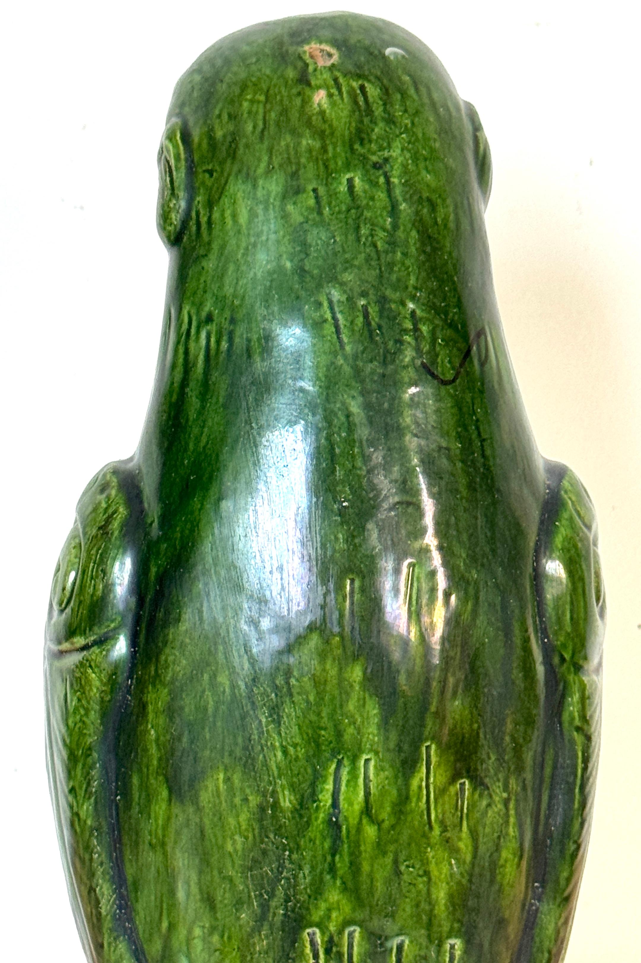 Monumental loro de porcelana china de exportación vidriada Sancai verde, finales del siglo XIX en venta 1