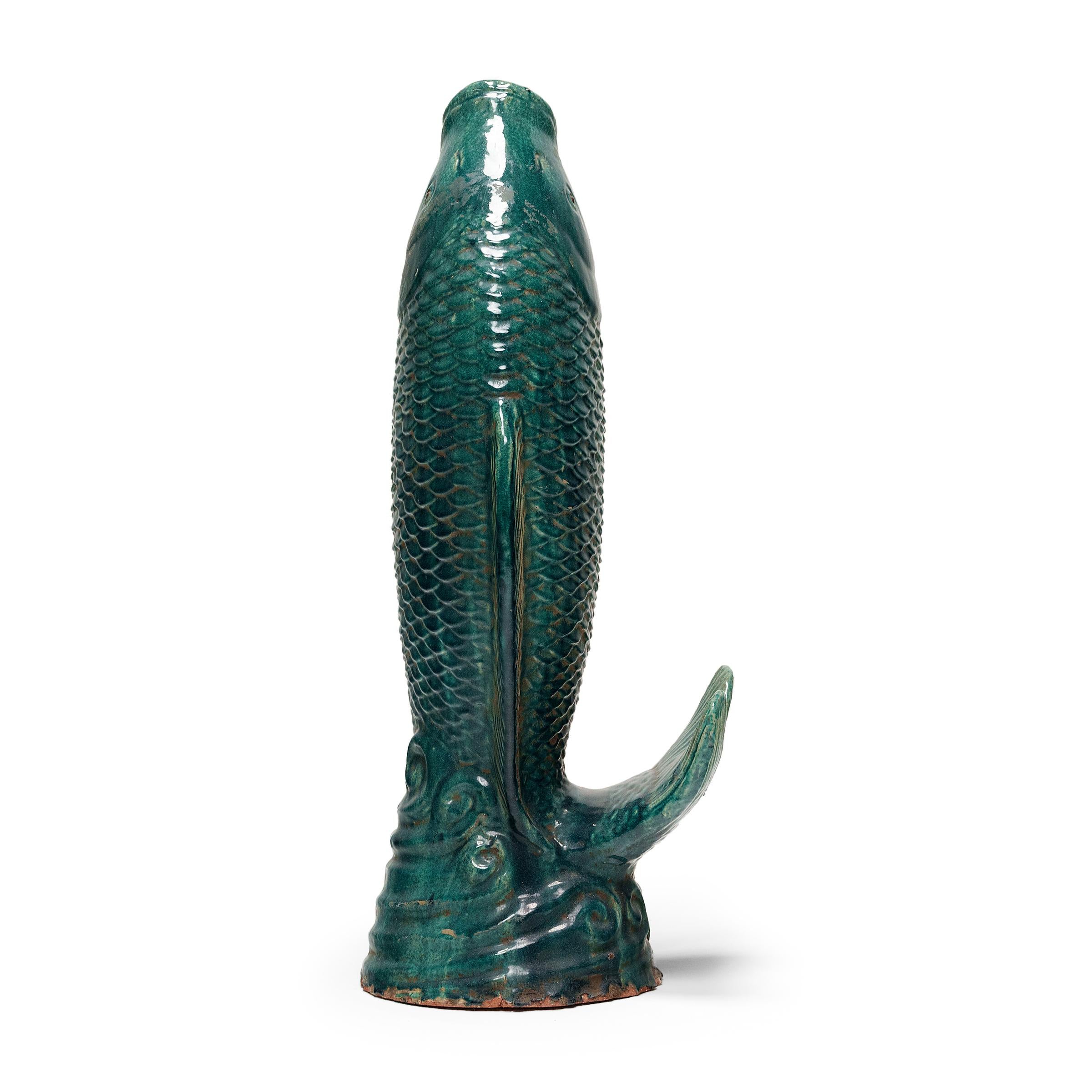 Cinese Monumentale Koi cinese smaltata di verde in vendita