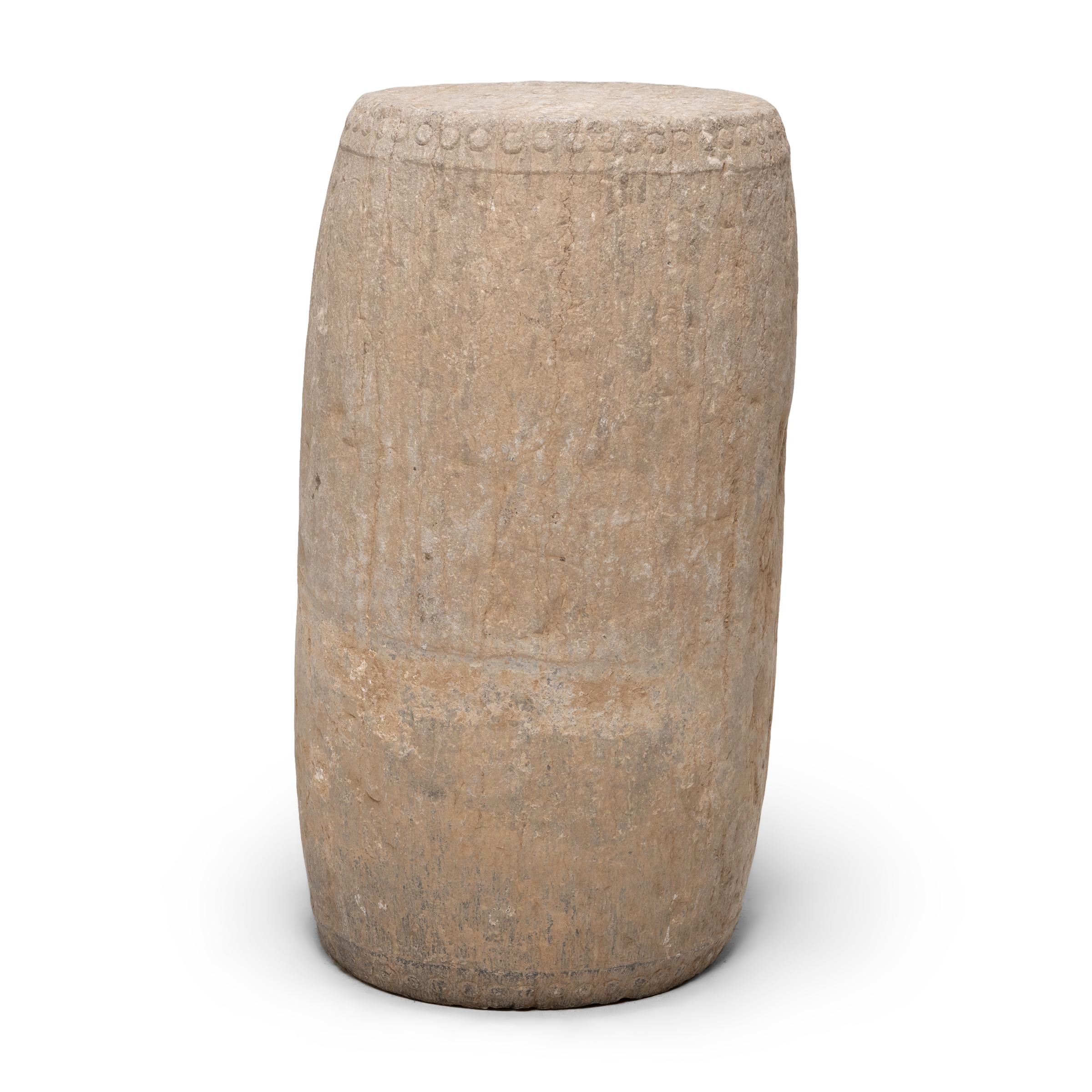 Monumentale chinesische Kalksteintrommel aus Kalkstein, um 1800 (Handgeschnitzt) im Angebot