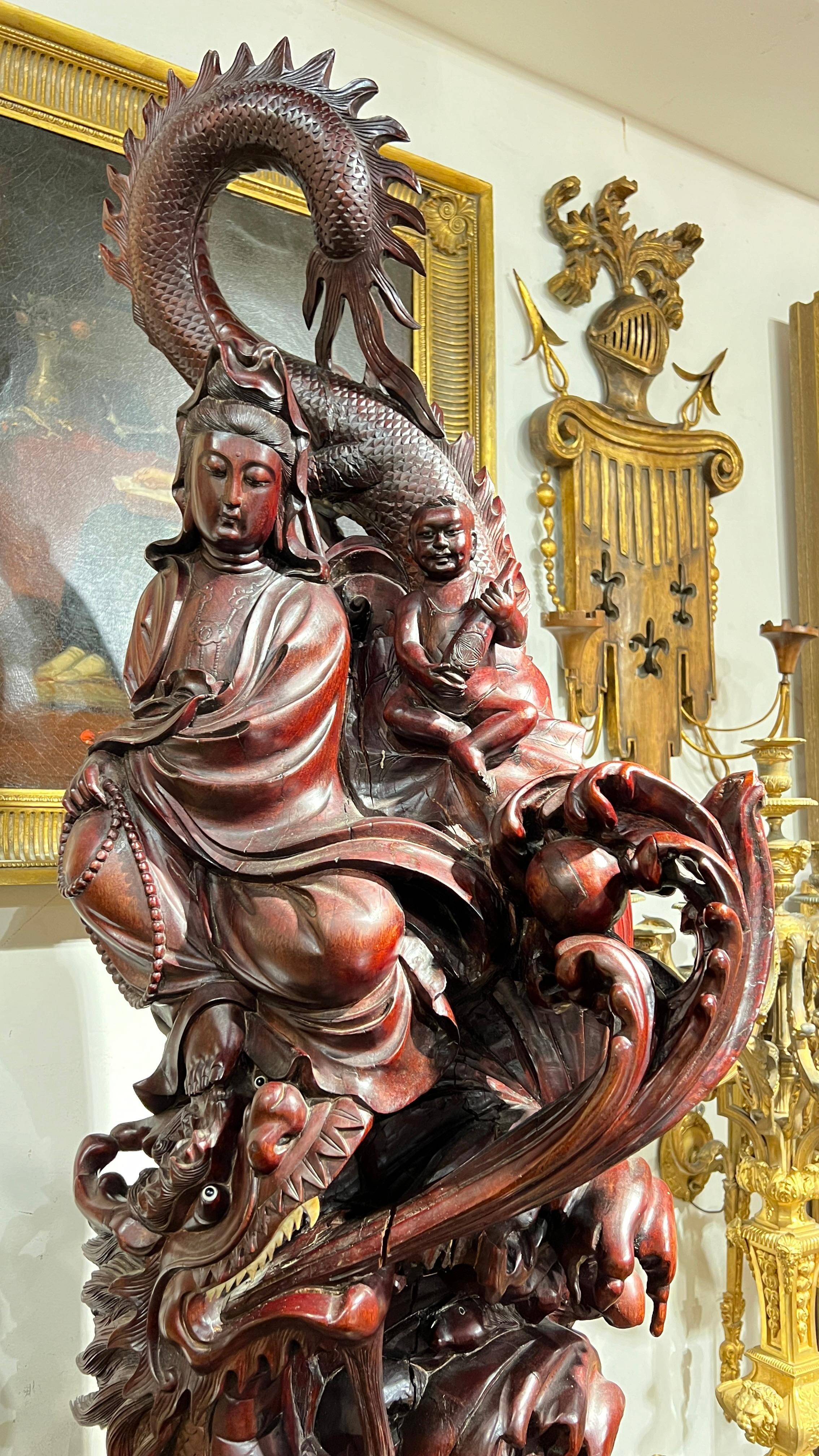 Monumentale chinesische Guanyin-Skulptur aus Rosenholz im Angebot 4