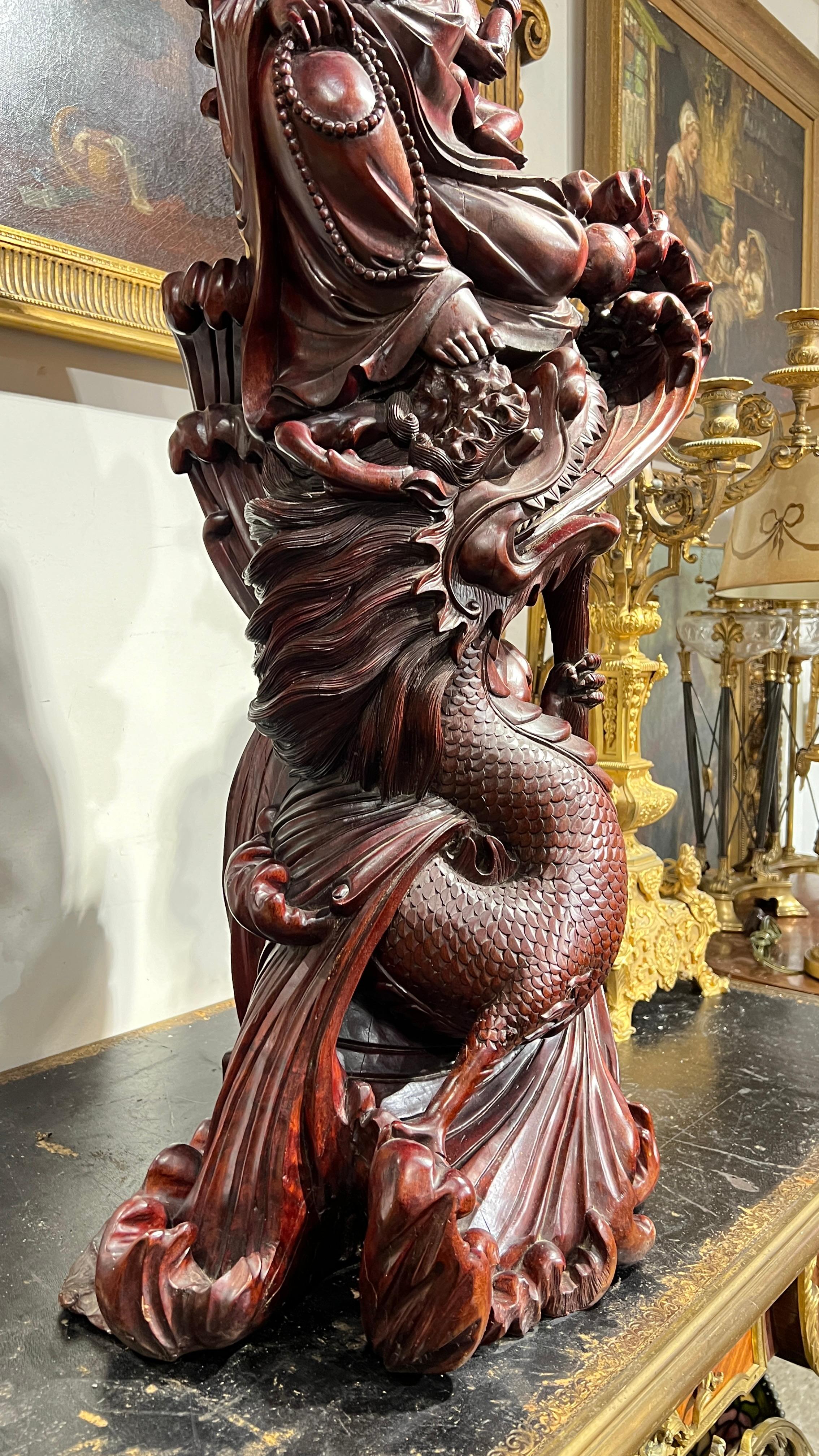 Monumentale chinesische Guanyin-Skulptur aus Rosenholz im Angebot 14