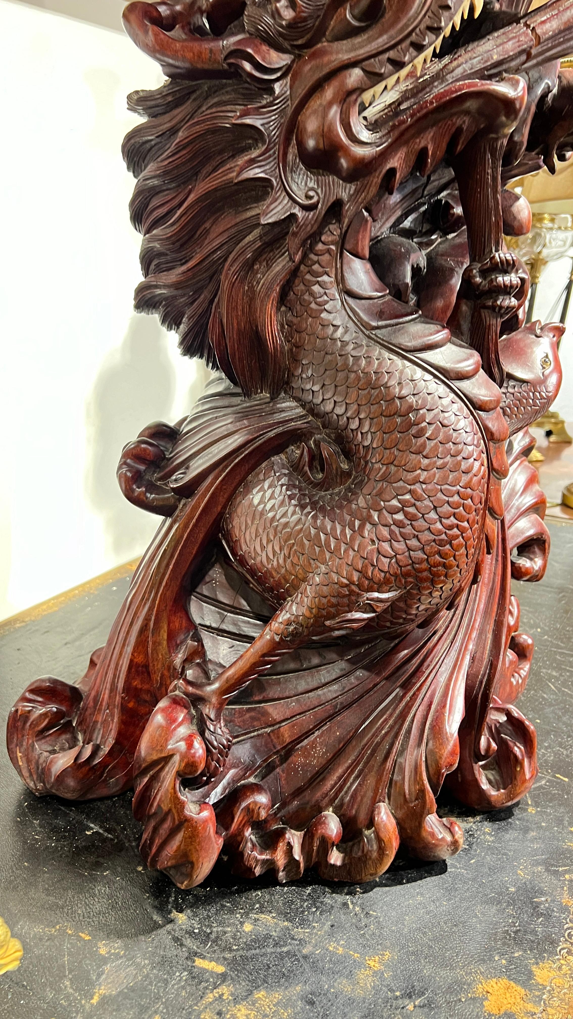 Monumentale chinesische Guanyin-Skulptur aus Rosenholz im Angebot 1