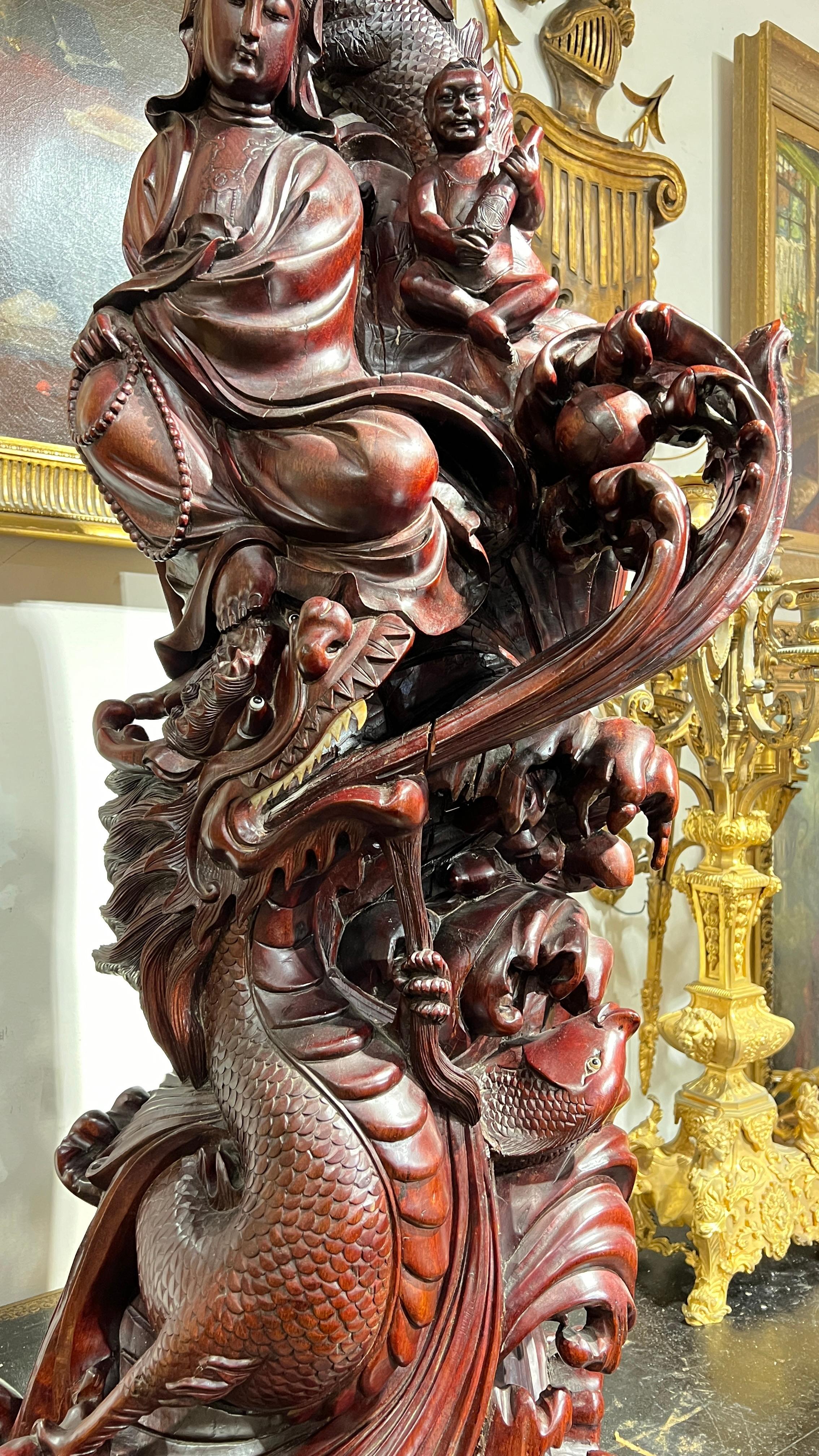 Monumentale chinesische Guanyin-Skulptur aus Rosenholz im Angebot 3