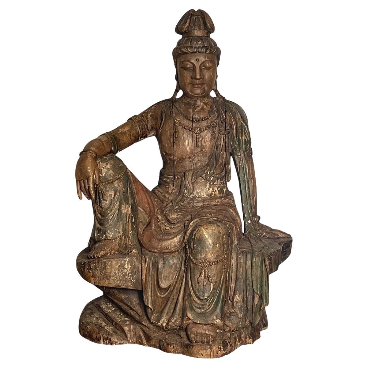 Monumentale Guanyin cinese in legno intagliato e policromo in stile Dinastia Song. XIX secolo. in vendita