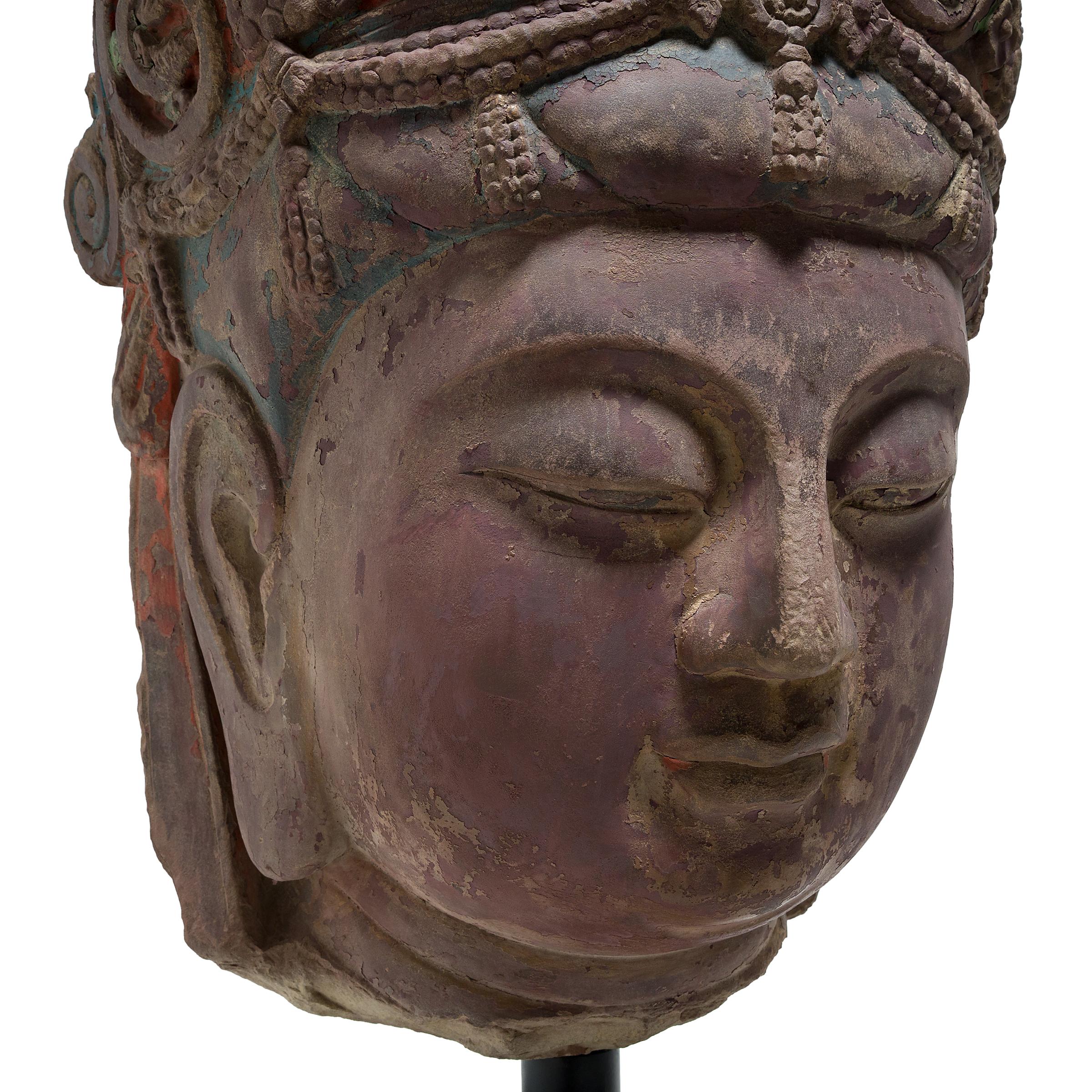 Monumentaler chinesischer Guanyin-Kopf aus Stein, um 1800 im Angebot 3