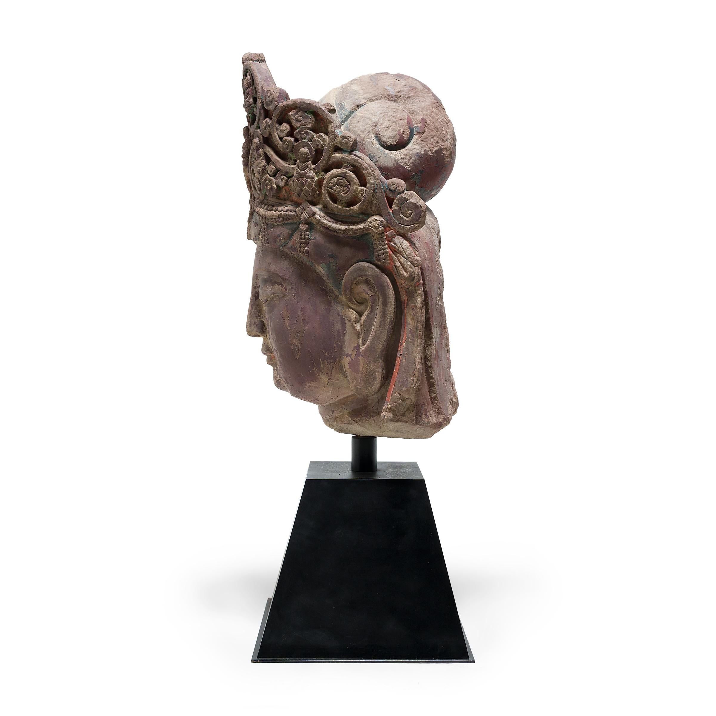 Monumentaler chinesischer Guanyin-Kopf aus Stein, um 1800 (Qing-Dynastie) im Angebot