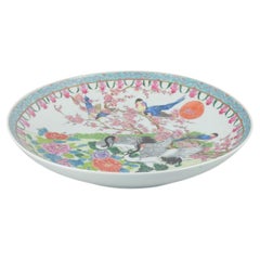 Monumental Chinese wall plate in porcelain with rich hand-painted decoration.