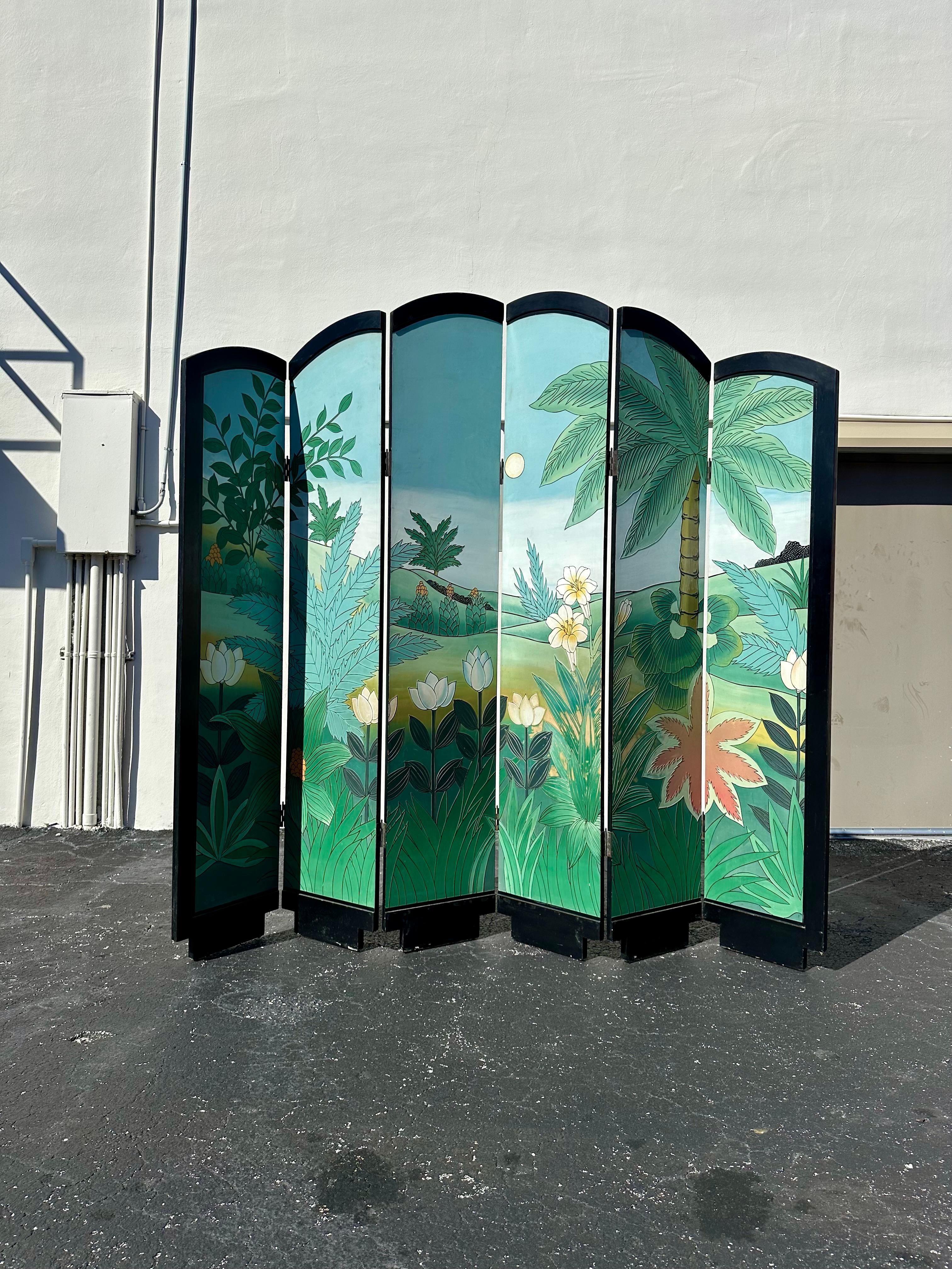 On offer on this occasion is one of the most stunning and rare, hand painted arched room divider you could hope to find. Outstanding design is exhibited throughout. The beautiful screen is statement piece and packed with personality!! Just look at