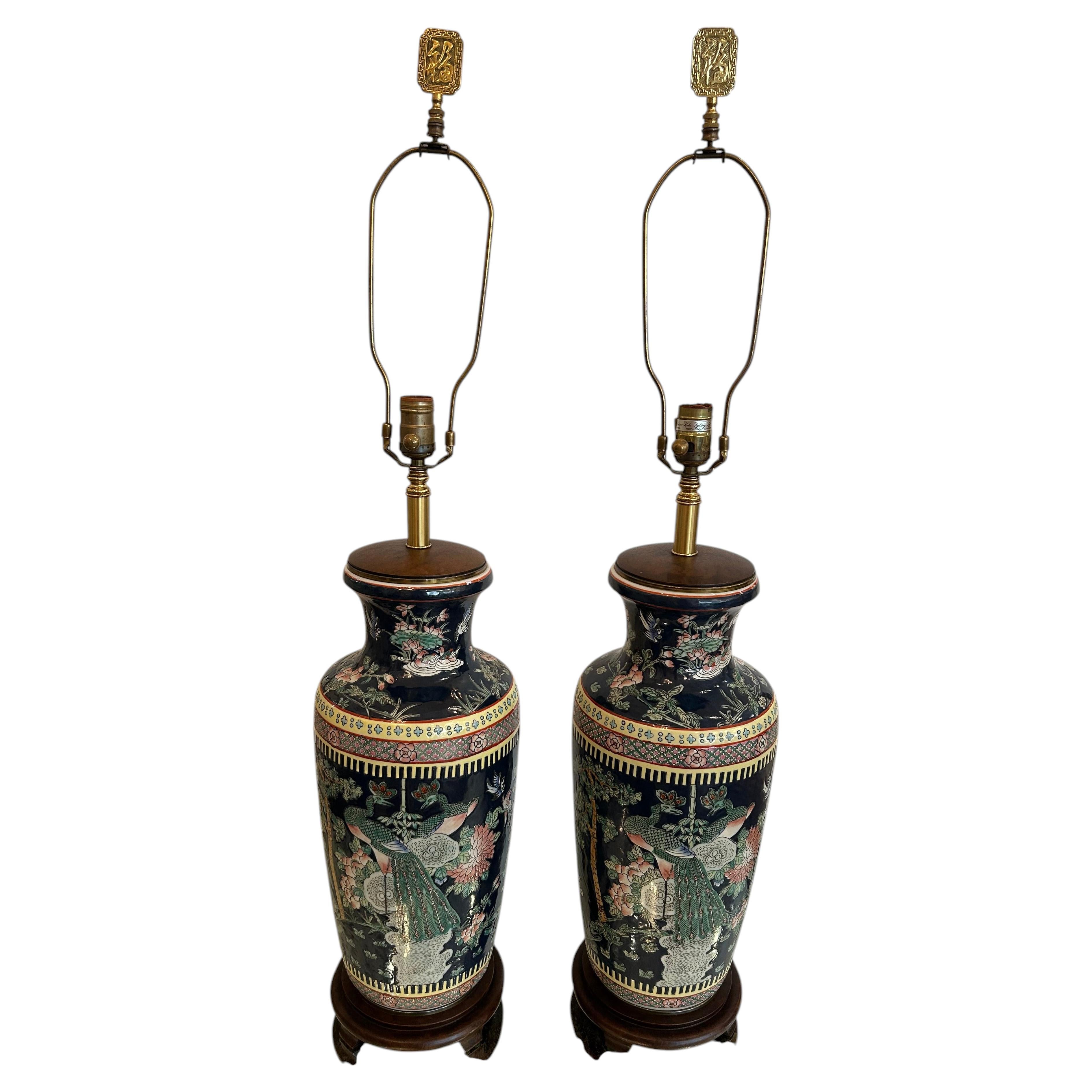 Paire de lampes de table monumentales de style « Chinoiserie Famille Noir »