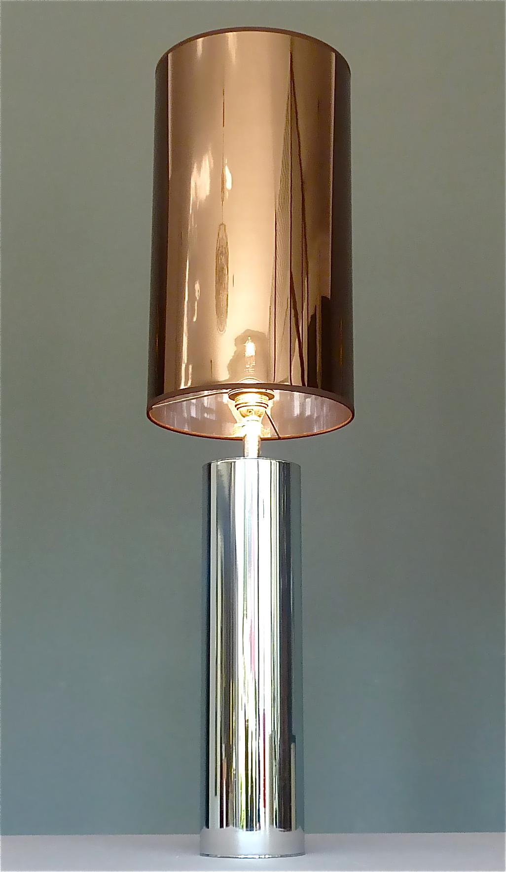 Very chic and monumental chromed steel table lamp in the style of Willy Rizzo or Pierre Cardin, France or Italy 1970s. The tube cylinder lamp base has one fitting for one E27 standard screw bulb to illuminate. It has a replaced semi transparent