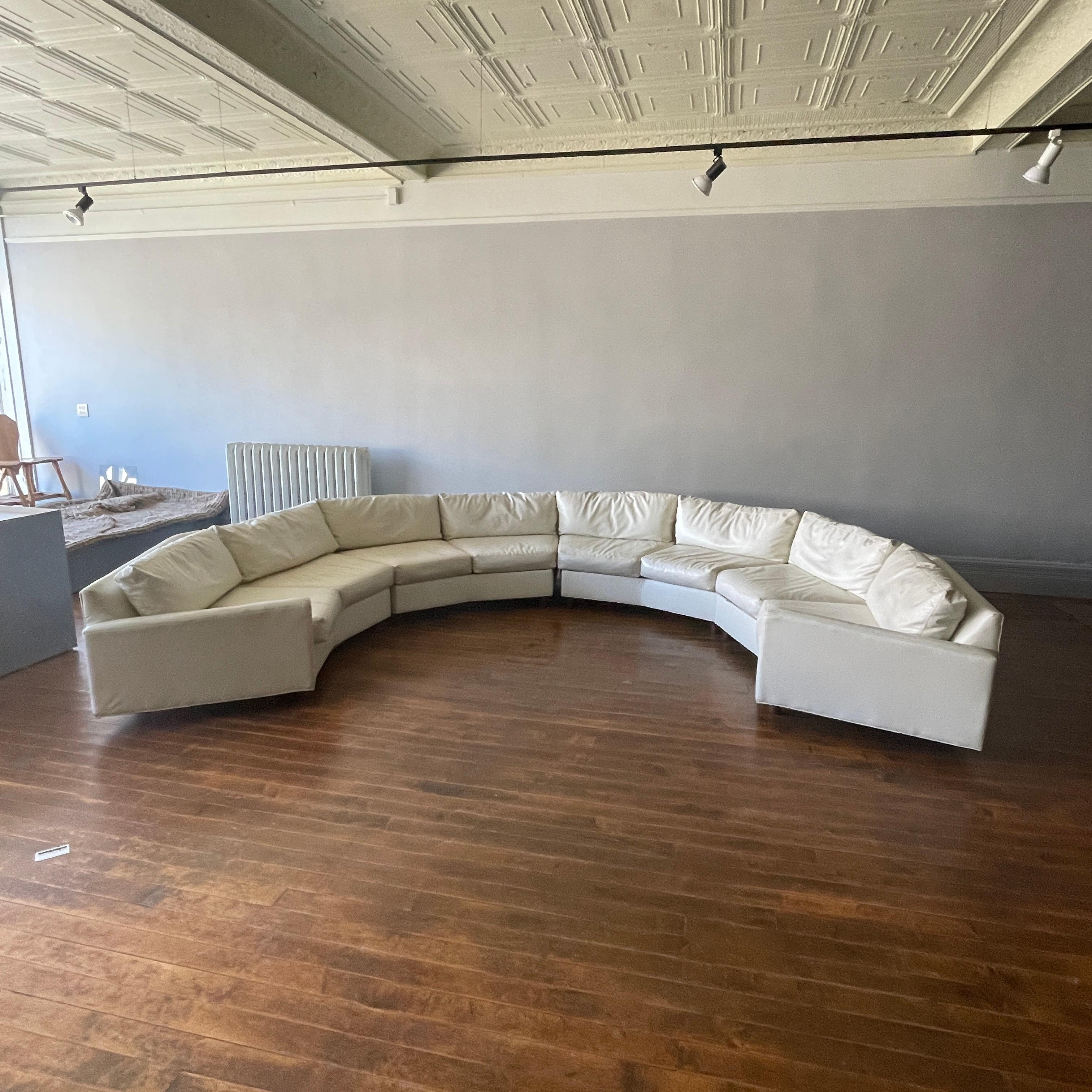 Monumental Circular Curved Midcentury Sofa Sectional by Selig Monroe White Bon état à Hudson, NY