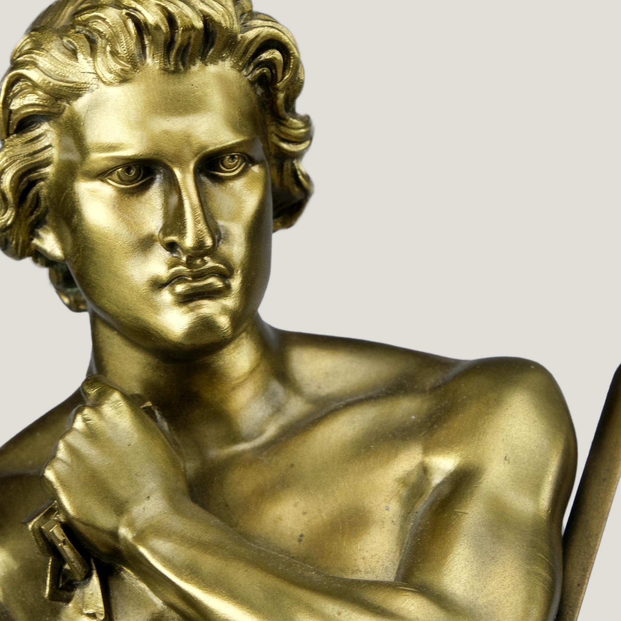 Monumental clock in gilded bronze representing Spartacus In Good Condition For Sale In Paris, FR