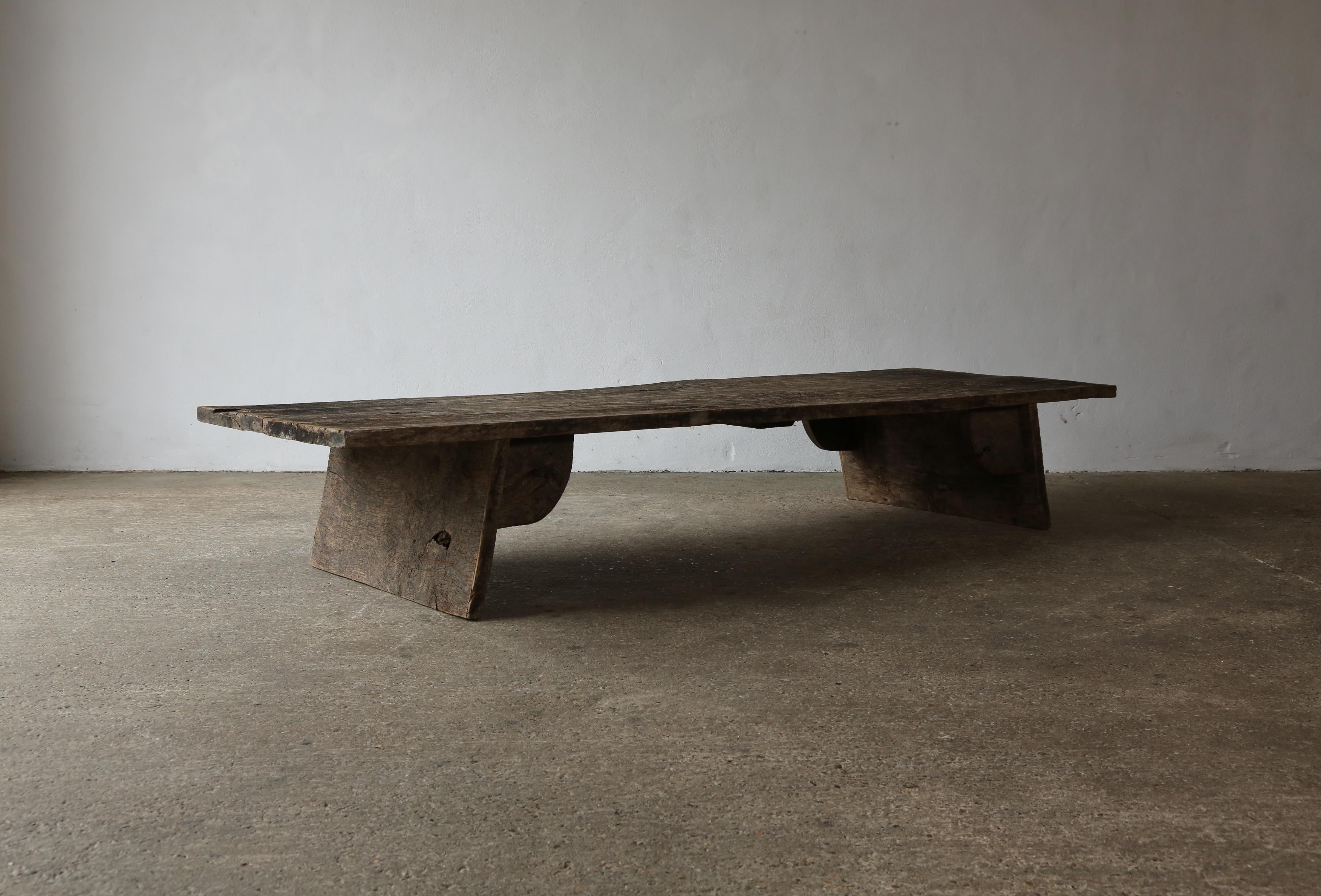 Monumental Coffee / Display Table of 18th Century Oak, France For Sale 6