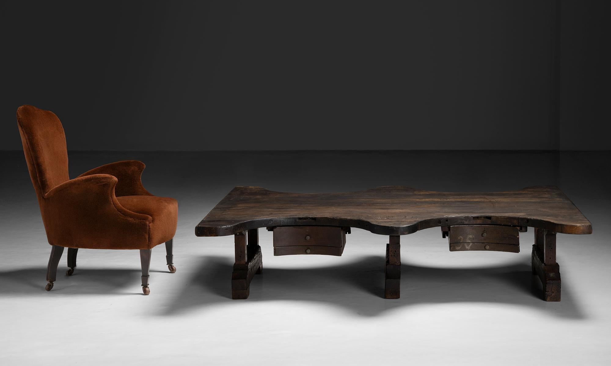 Milieu du XXe siècle Table basse monumentale, France circa 1950