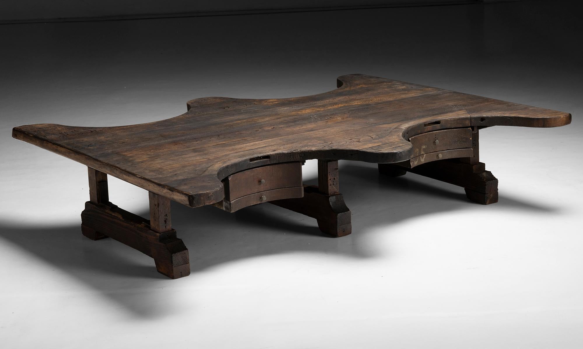 Bois Table basse monumentale, France circa 1950