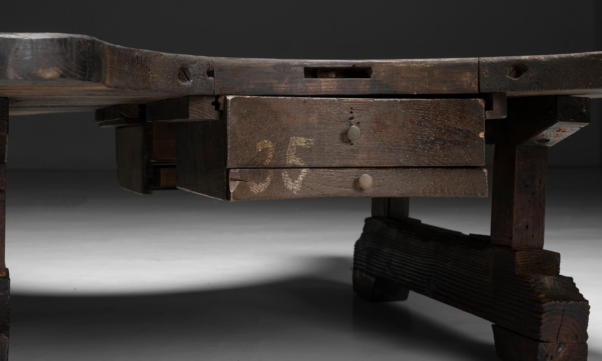 Table basse monumentale, France circa 1950 1