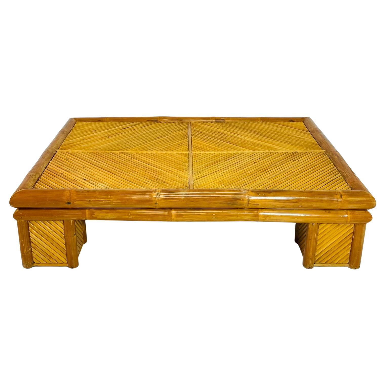 Monumentaler Couchtisch aus Bambus und geteiltem Rattan, Philippinen, 1970er Jahre im Angebot