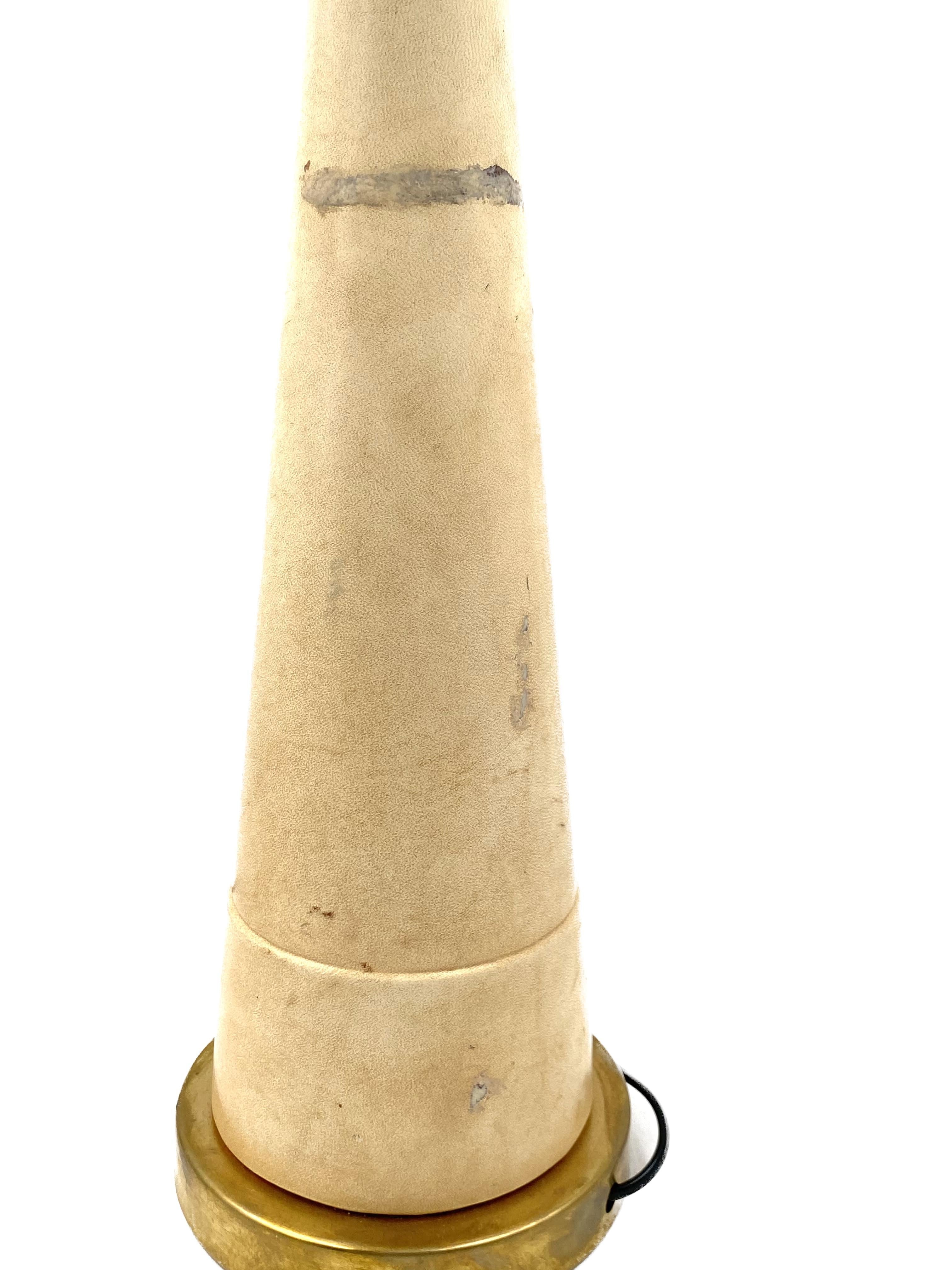 Monumentale konische Tischlampe aus Pergament und Messing, Frankreich 1960 im Angebot 11