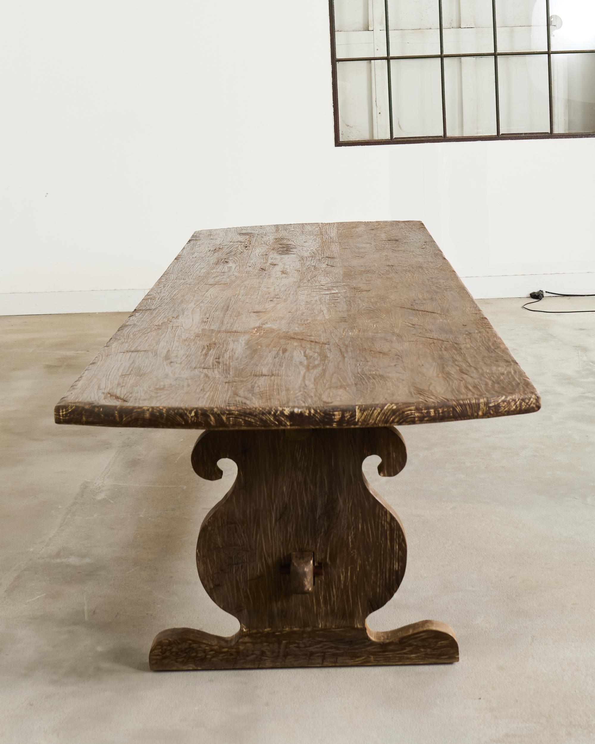 Monumental Mesa de comedor provincial francesa de roble 13 pies en venta 7