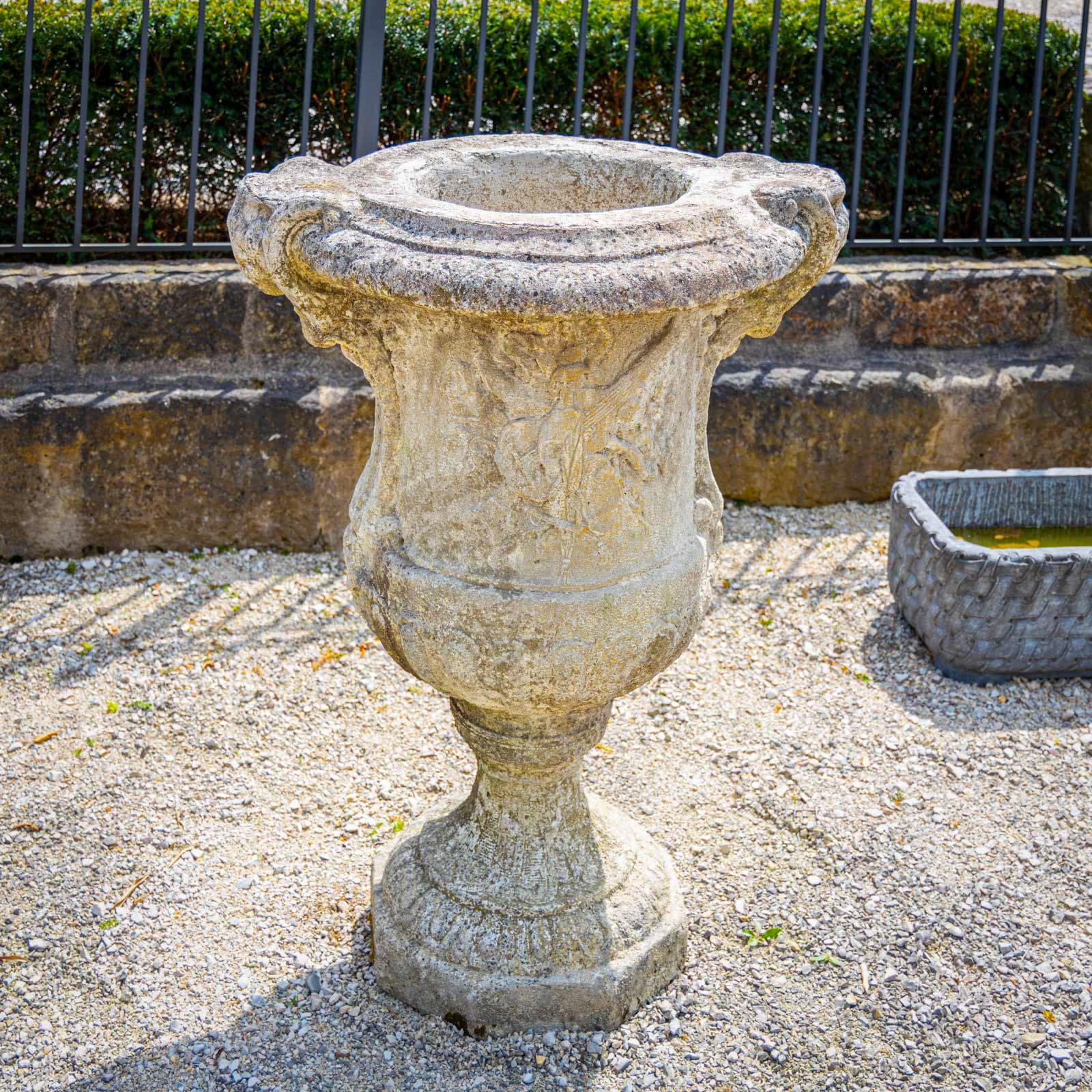 Pietra artificiale Vaso a cratere monumentale, XX secolo in vendita