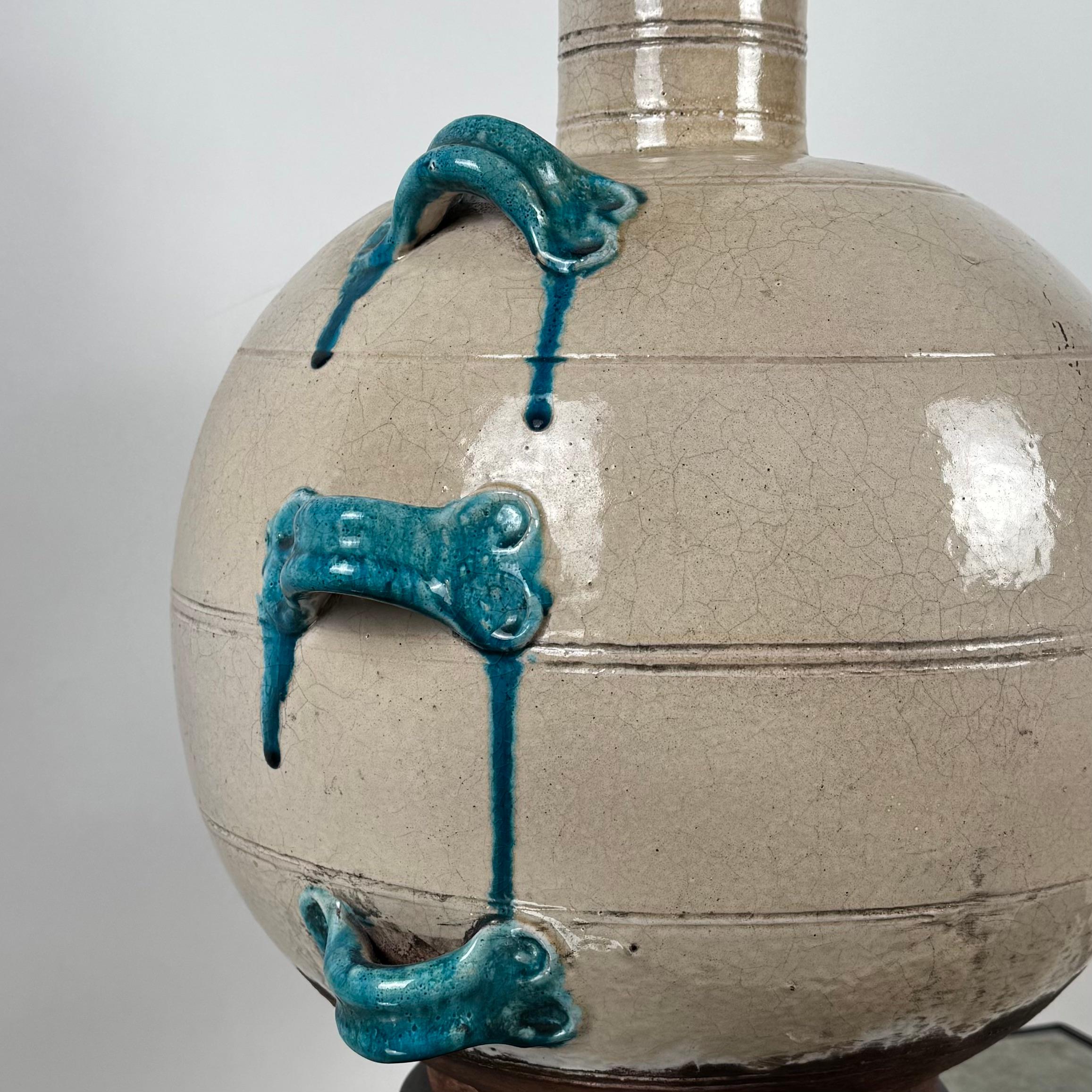Américain Lampe monumentale en céramique émaillée crème et turquoise en vente
