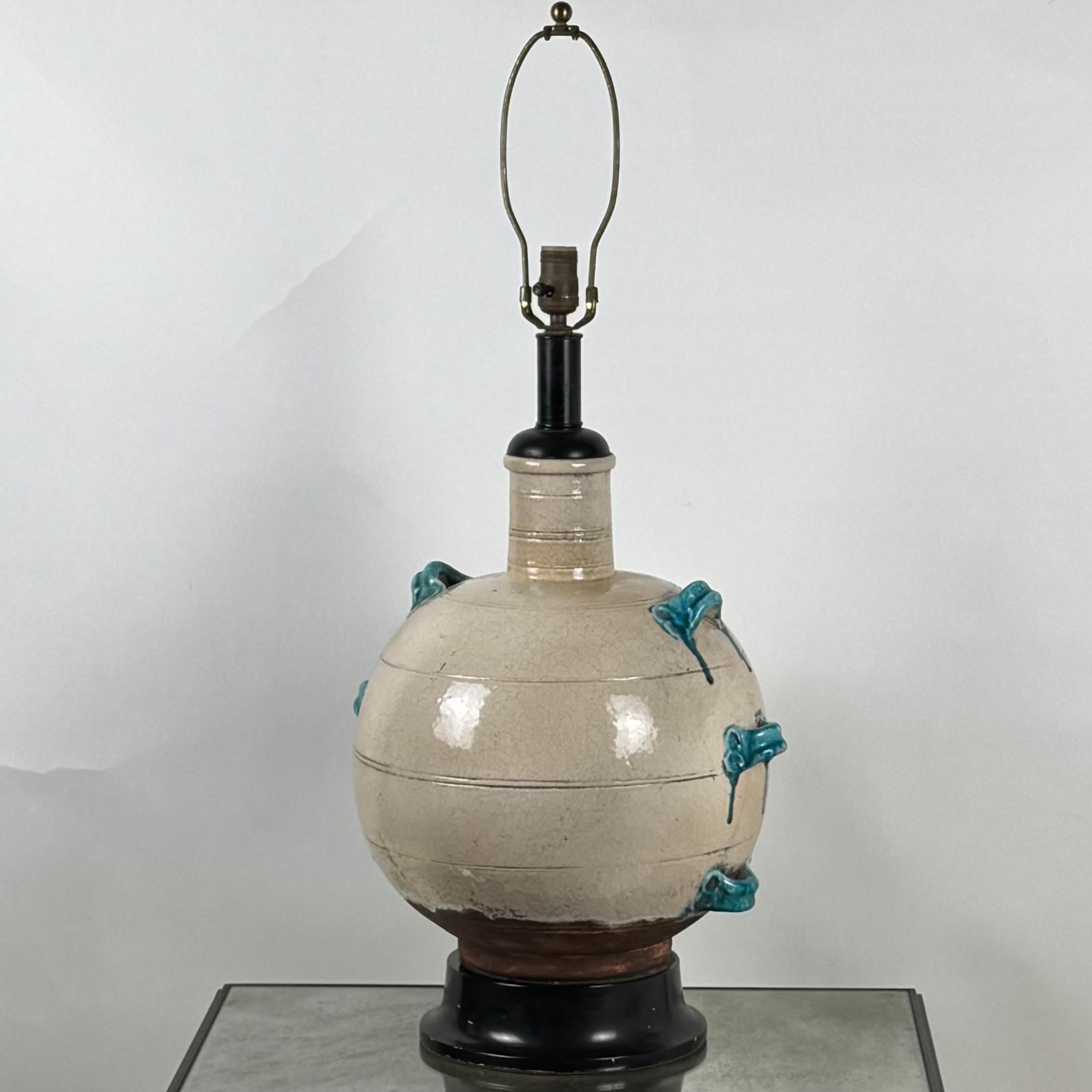 Vernissé Lampe monumentale en céramique émaillée crème et turquoise en vente