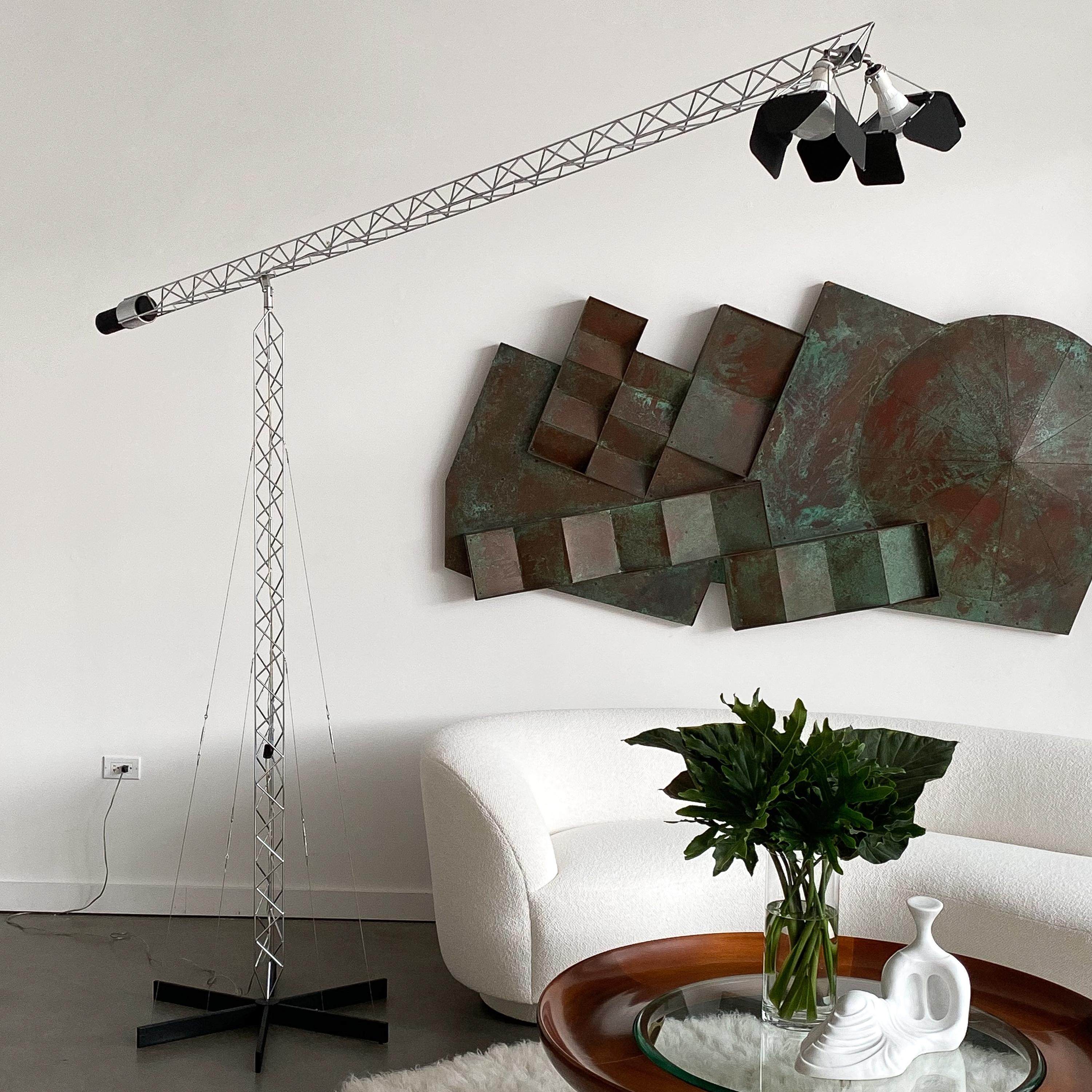 This large-scale, 1970s Curtis Jere floor lamp is shaped like a crane with a counter balanced arm which terminates with two spotlight lamps with adjustable barn doors. The largest of the crane style lamps by Curtis Jere. Horizontal arm is