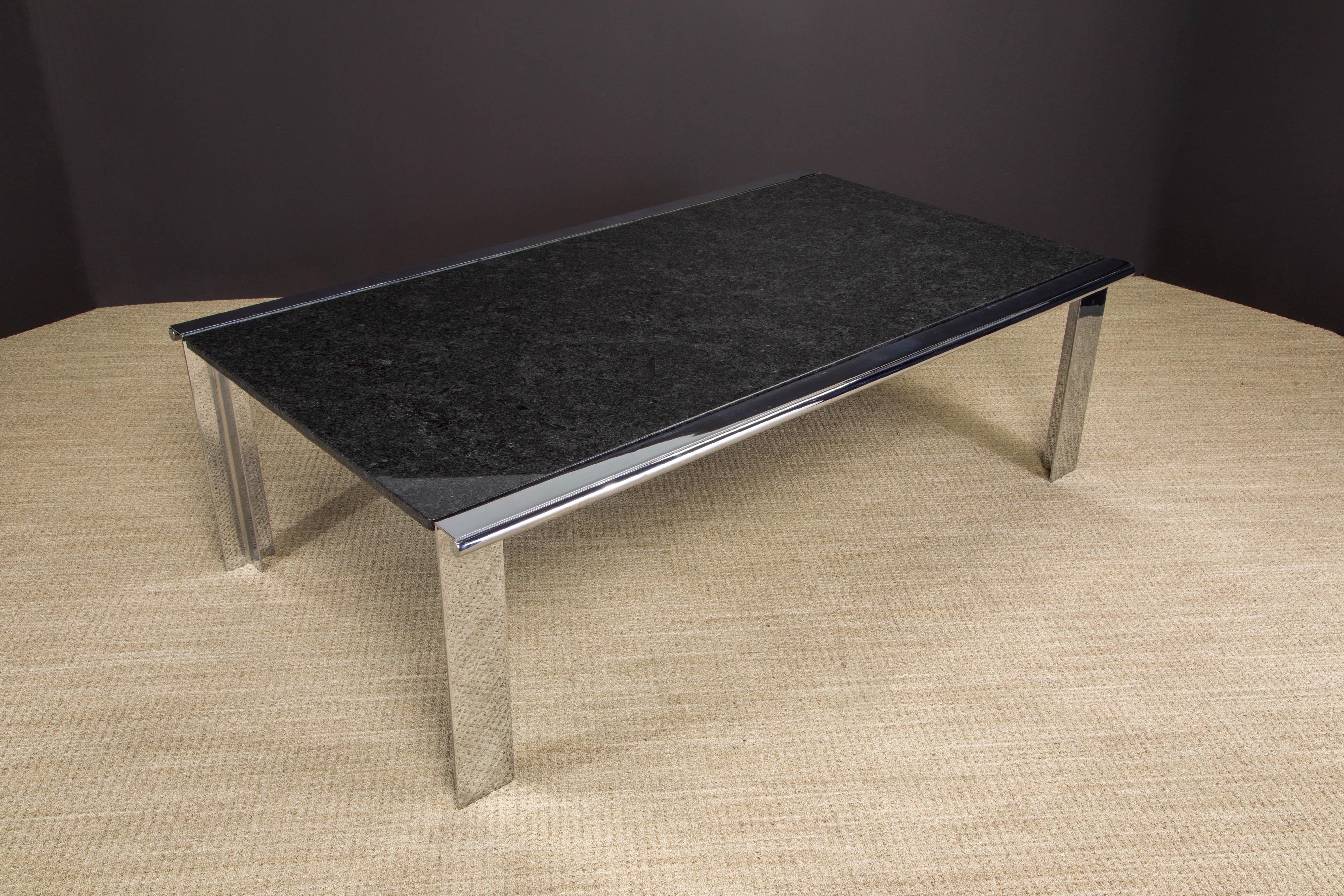 Mesa de comedor monumental de granito y acero hecha a medida por Anthony Lumsden, años 70 en venta 7