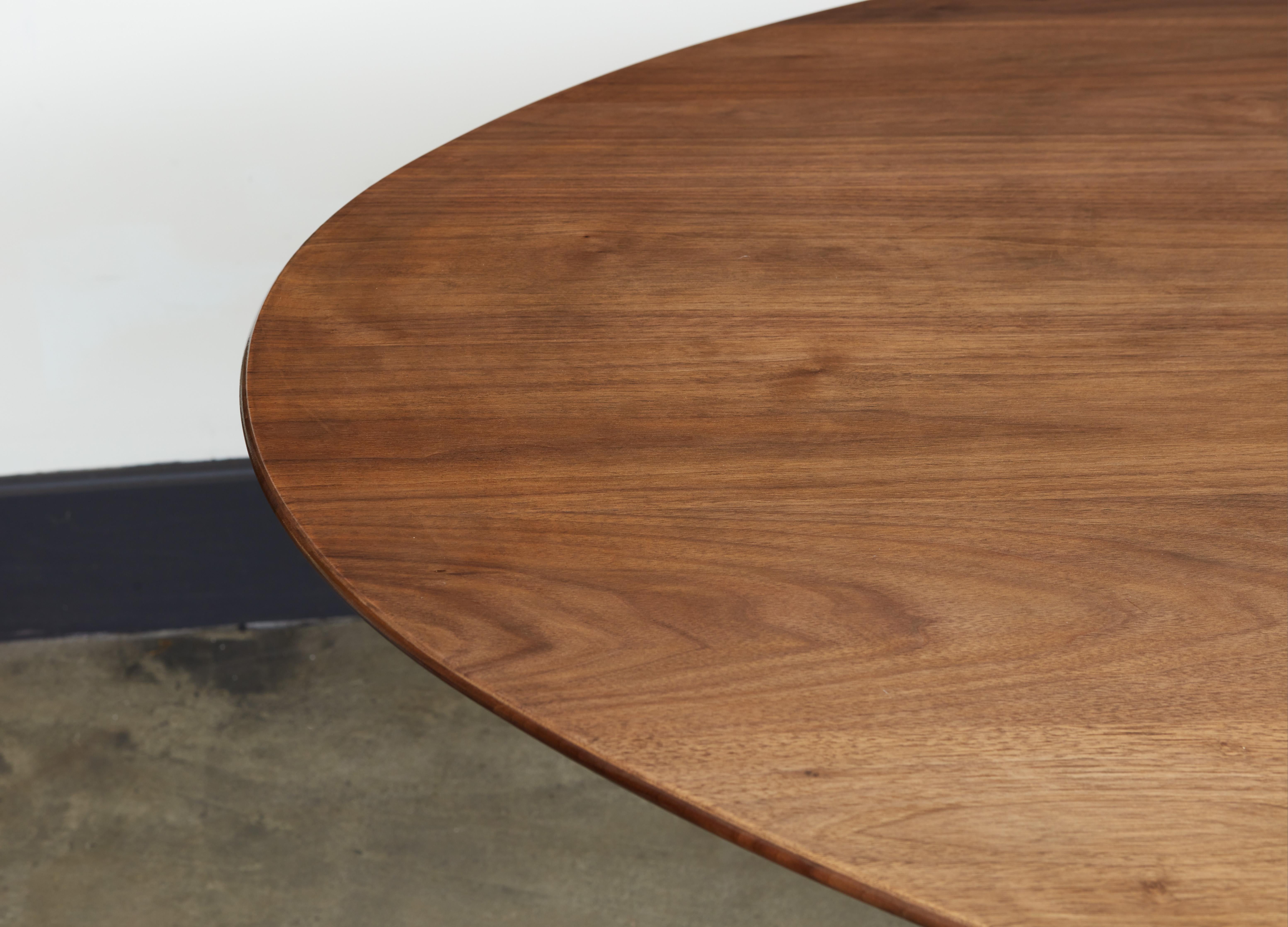 Mesa de comedor ovalada monumental a medida Moderno en venta