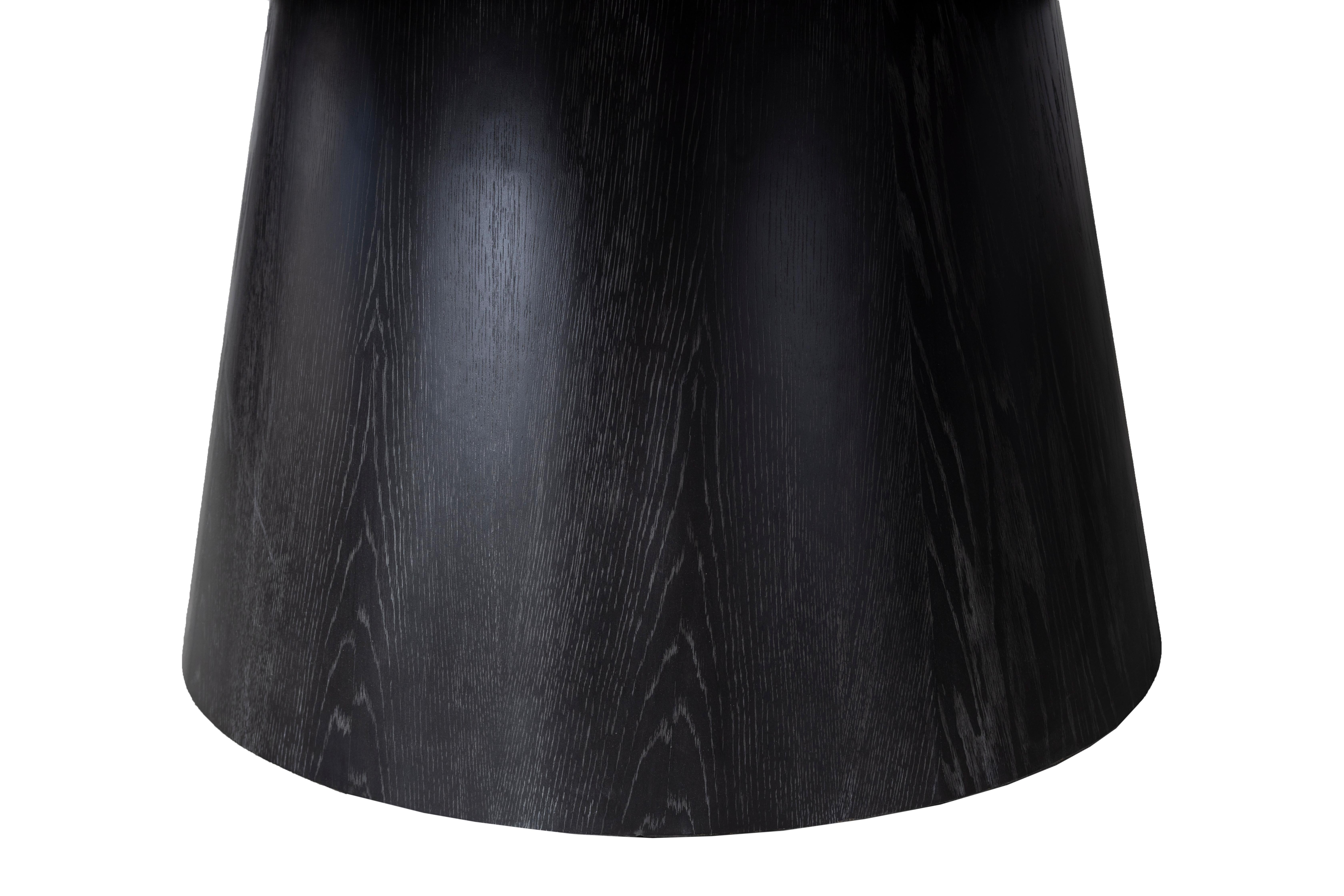 Monumental Custom Onyx auf Eiche Esstisch auf verjüngter Basis (Eichenholz) im Angebot