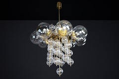 Lustre monumental en laiton tchèque et verre de Bohème 1960