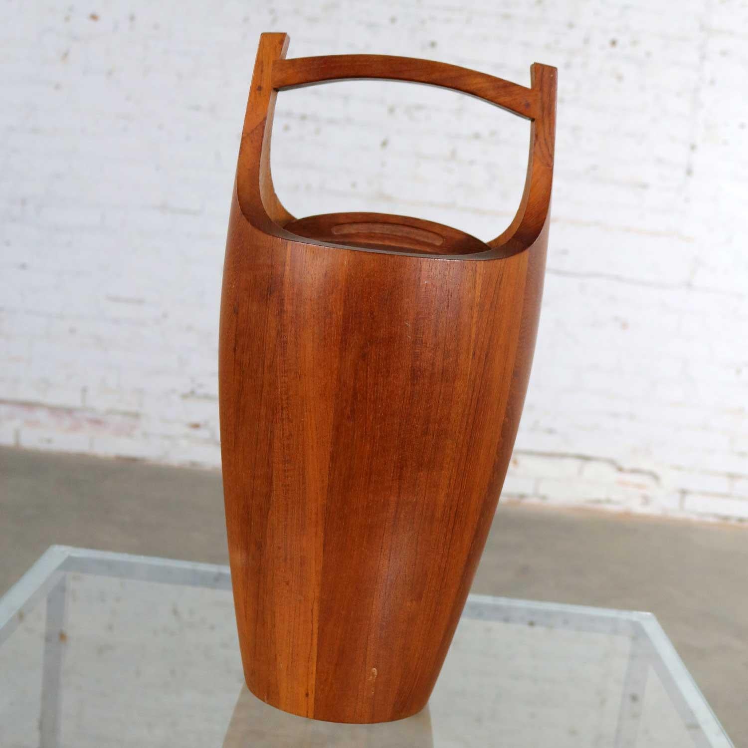 Handsome and iconic staved teak ice bucket by Jens Quistgaard for Dansk. This is the monumental 19.25-inch-tall example. It is in outstanding vintage condition, circa 1950s-1960s.

Now this is an ice bucket!!! Overscaled and gorgeous this staved