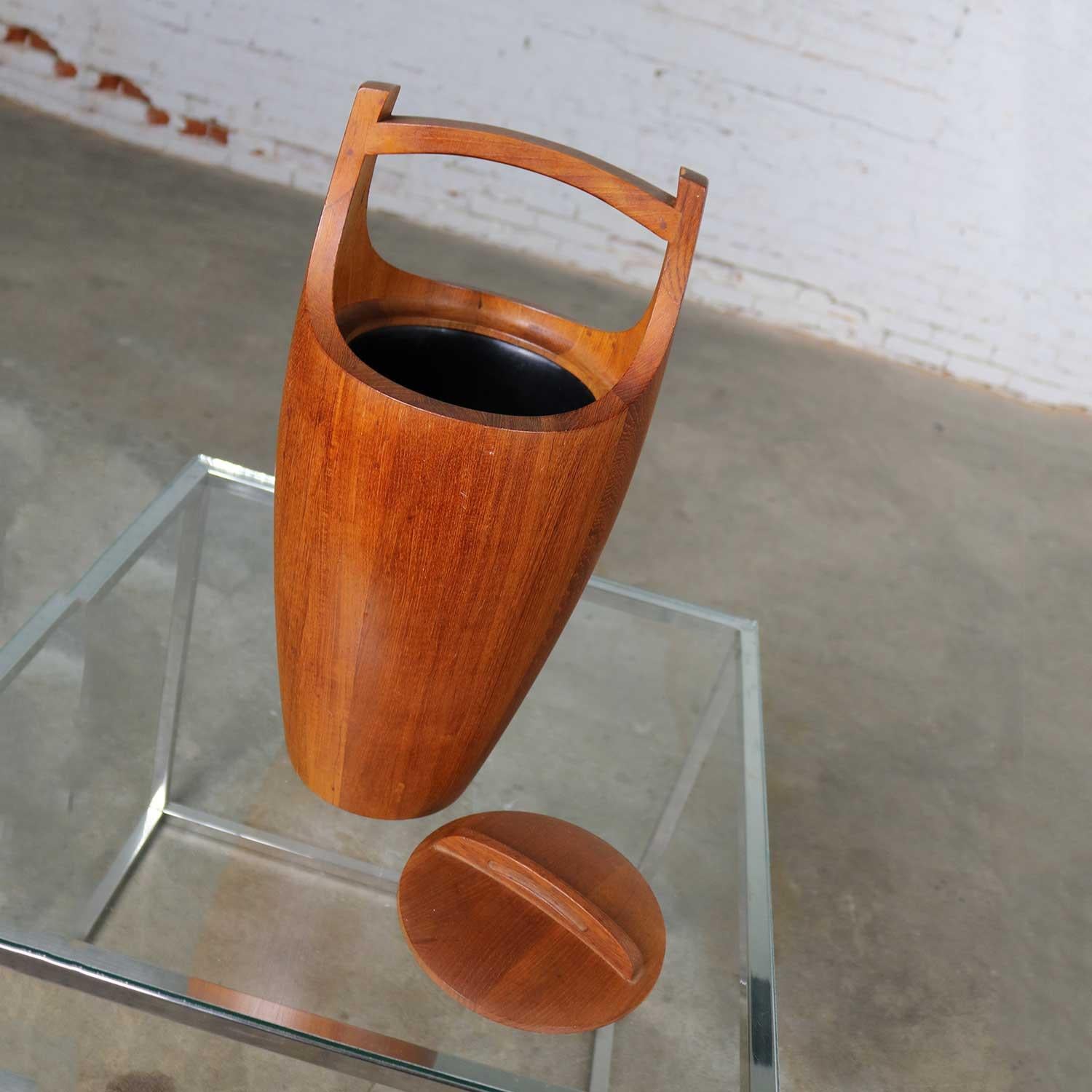 20th Century Monumental Dansk Staved Teak Bucket Style Ice Bucket by Jens Quistgaard For Sale