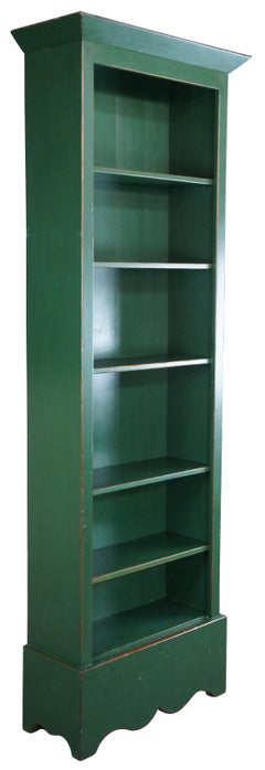 Monumental David T Smith Early American Painted Pine Green Bookcase Shelf 94"" (étagère de bibliothèque)