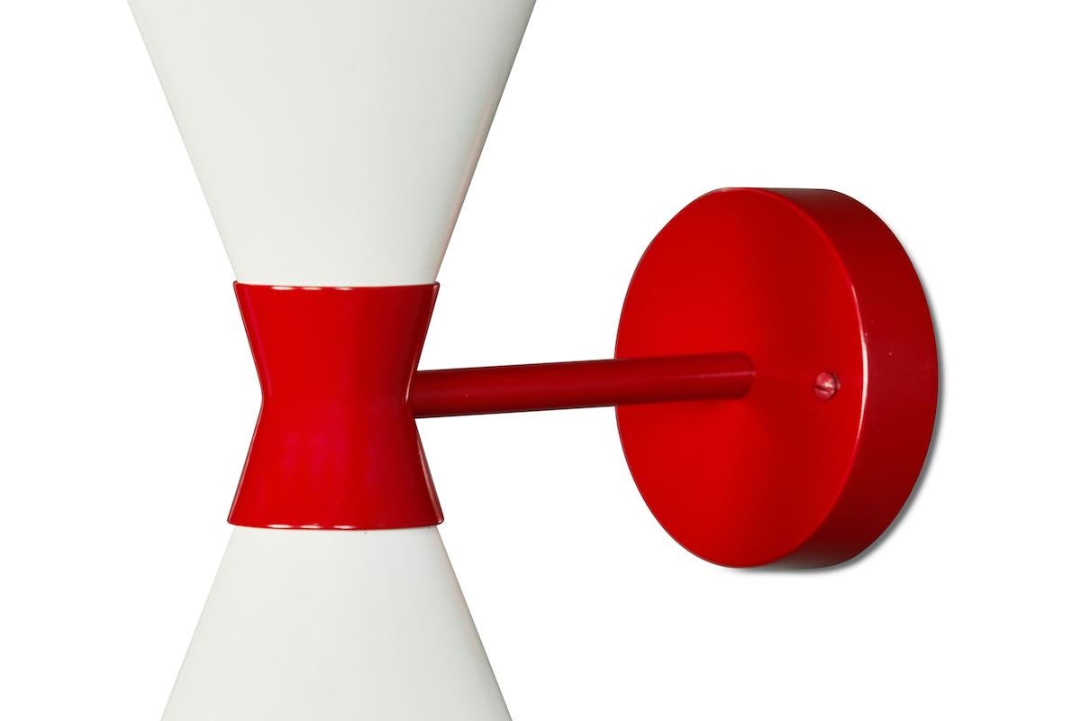 Moderne Applique monumentale à double cône perforée Diabolo en blanc et rouge en vente