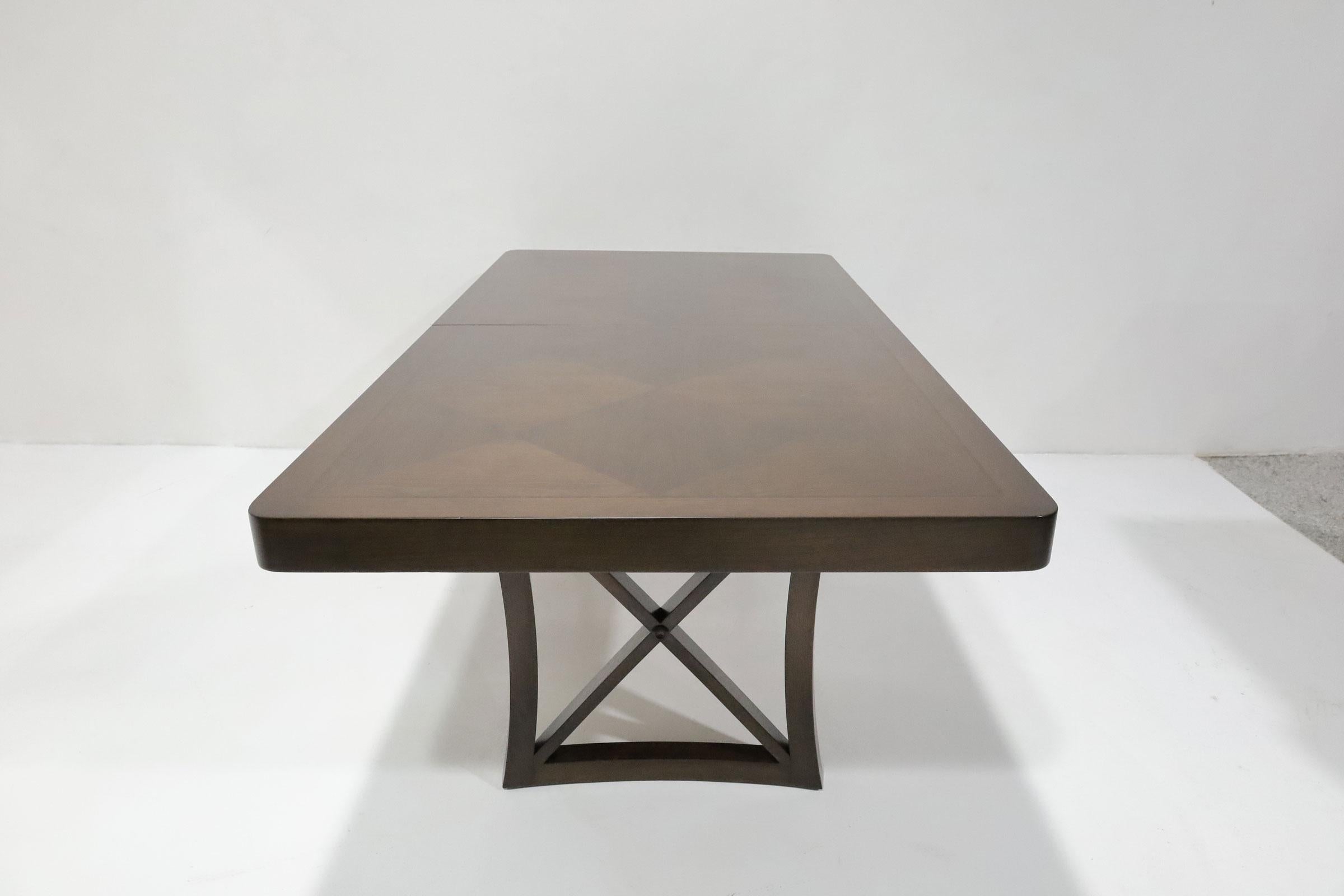 Noyer Table de salle à manger monumentale de Charak Furniture, style Tommi Parzinger en vente