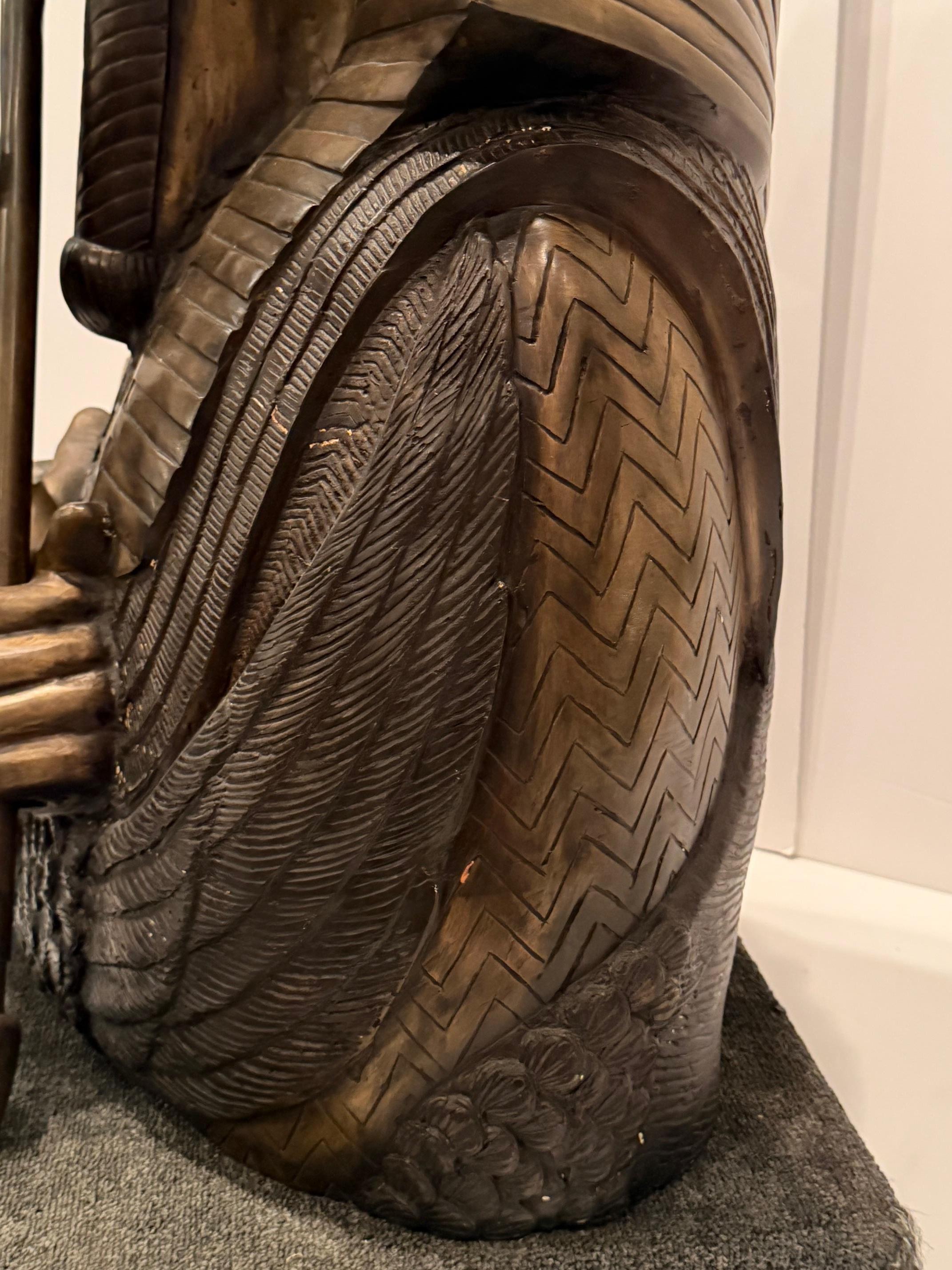 Monumental Dramatic Bronze Egyptian Sculpture of King Tut en vente 3