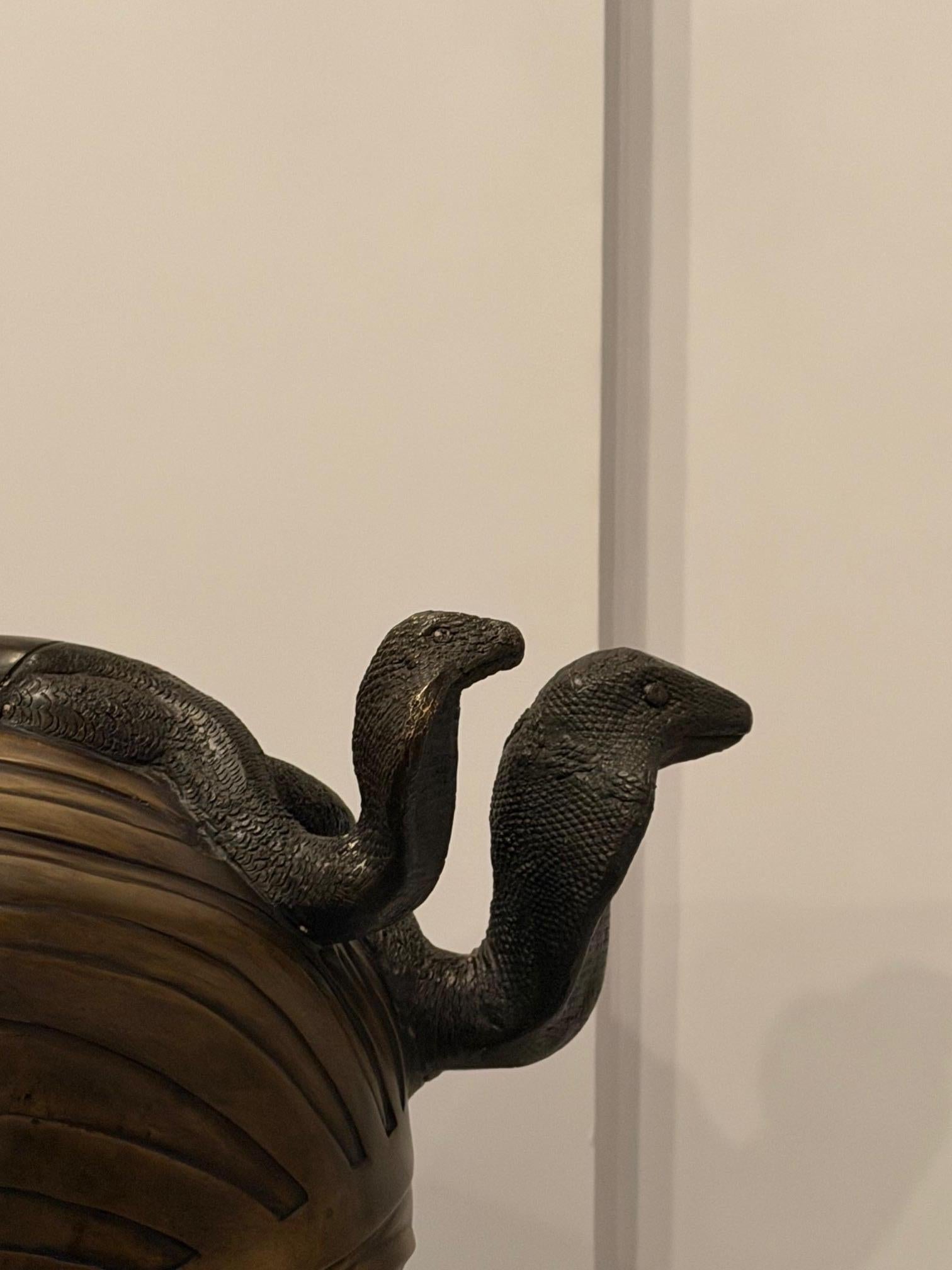 Monumental Dramatic Bronze Egyptian Sculpture of King Tut Bon état - En vente à Hopewell, NJ