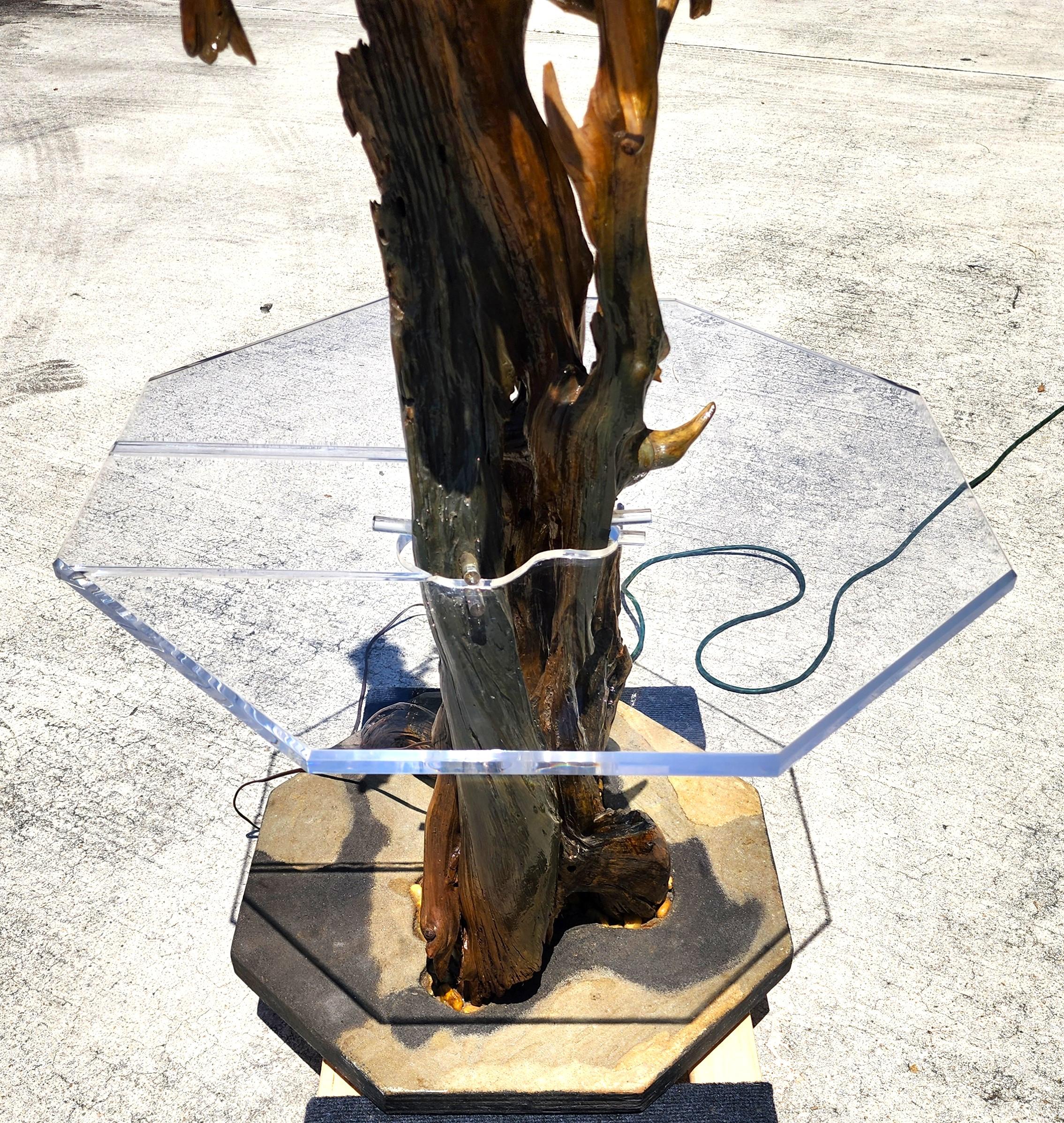 Lámpara de pie monumental de madera de deriva con mesa en venta 7