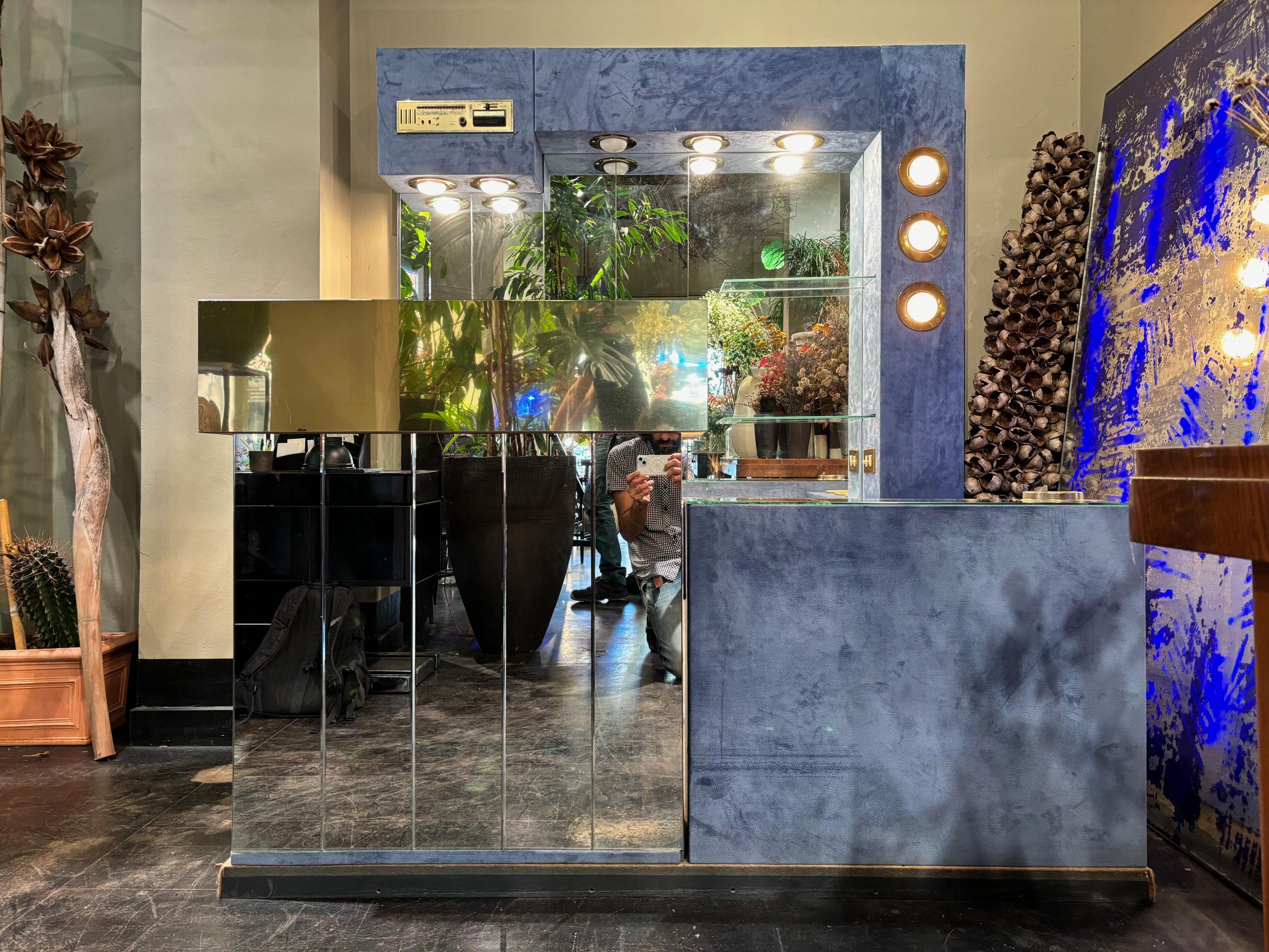 Space Age Monumentale Dry Bar Hollywood Regency nello stile di Willy Rizzo, Italia anni '70 in vendita