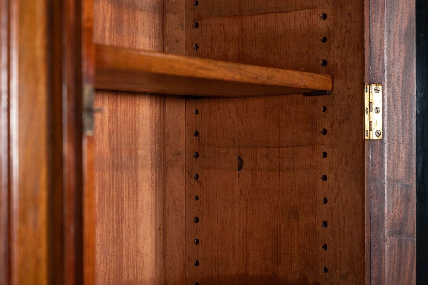Monumentale bibliothèque anglaise du début du 19e siècle en acajou émaillé en vente 13