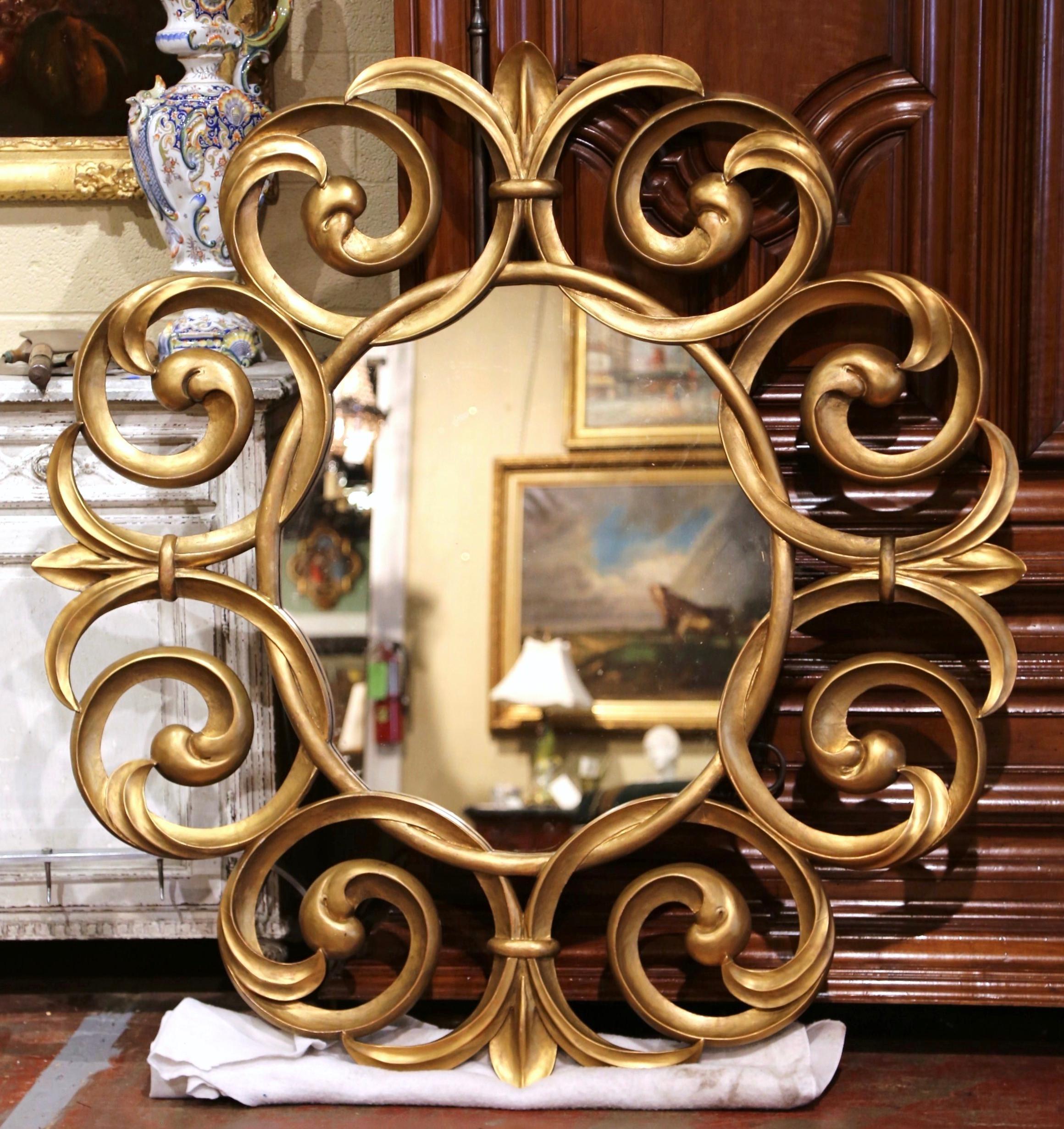 Monumental Early 20th Century French Carved Giltwood Sunburst Mirror In Excellent Condition For Sale In Dallas, TX