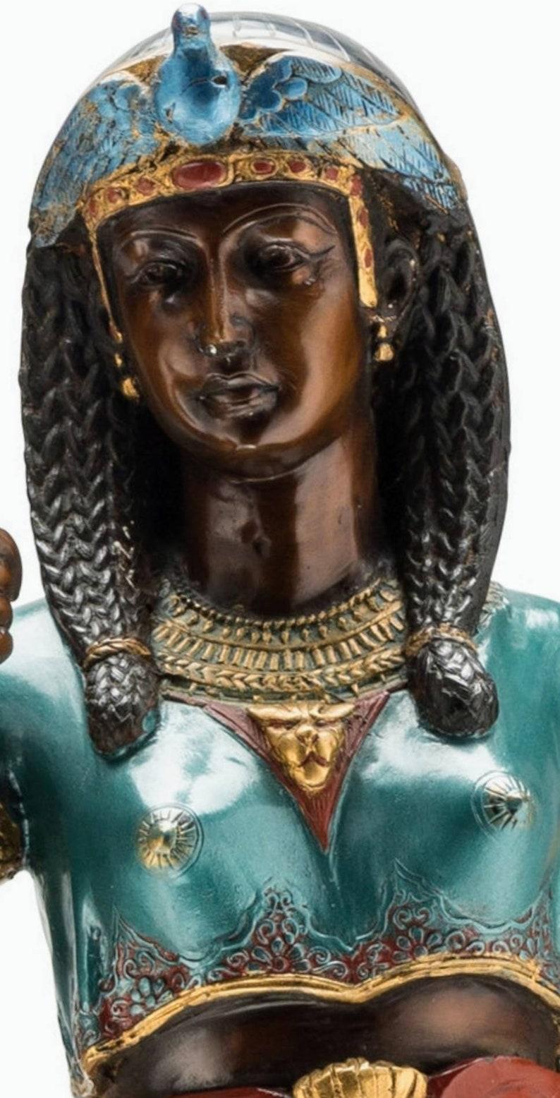 Paire de sculptures de pharaons de style néo-égyptien, signées Emile Louis Picault Bon état - En vente à Forney, TX