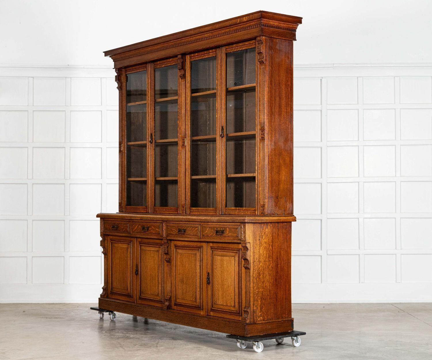 Monumentale libreria inglese del XIX secolo in Oak smaltato in vendita 1